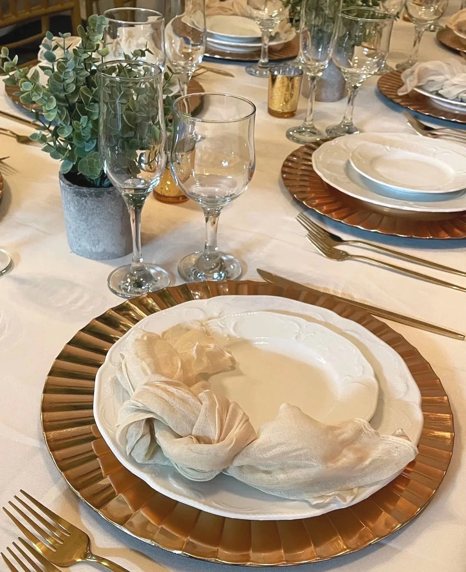 private dining table setting with gold charger plates