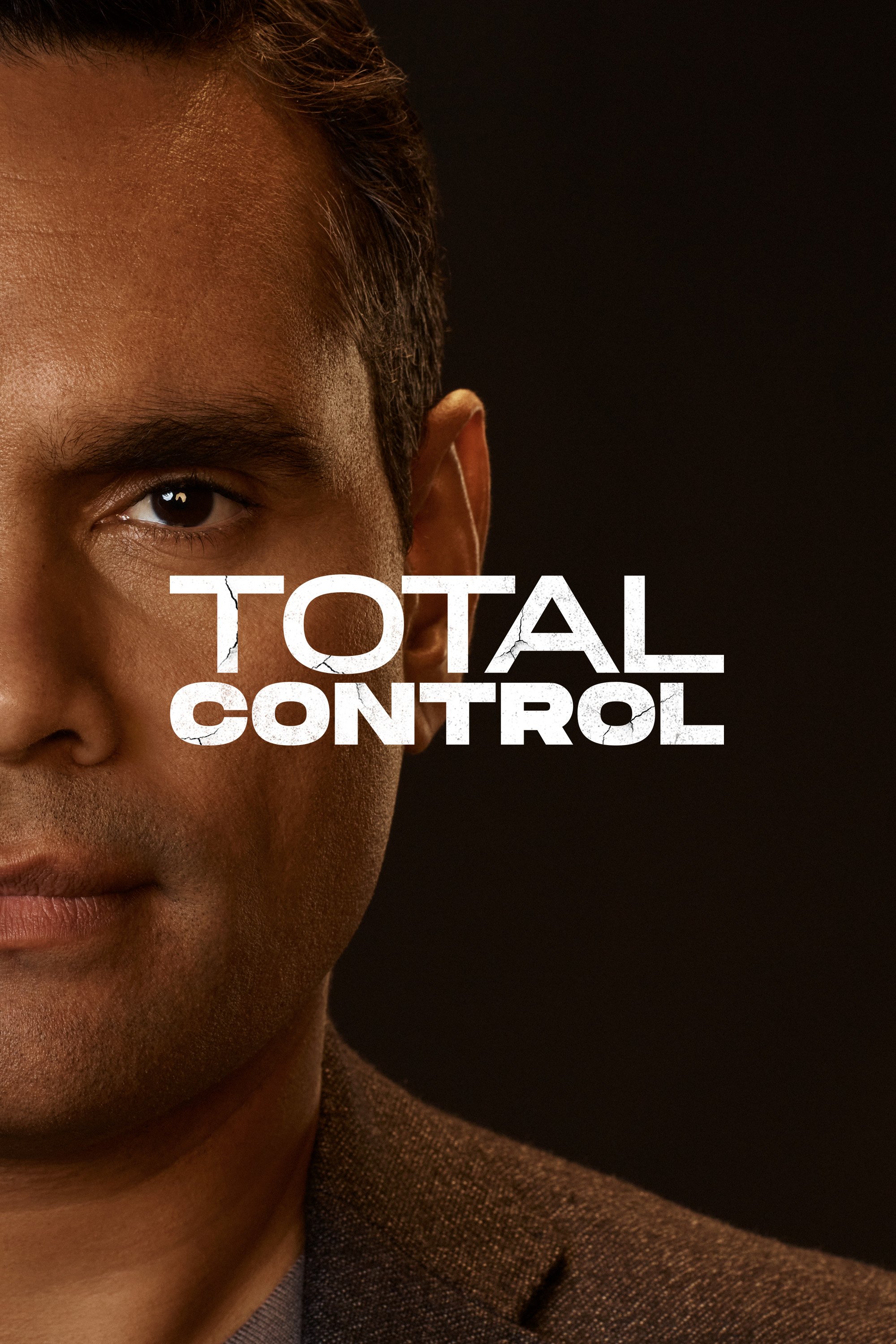 15_TotalControlS3_C-0963_CharPort_iview_Rob_2000x3000.jpg