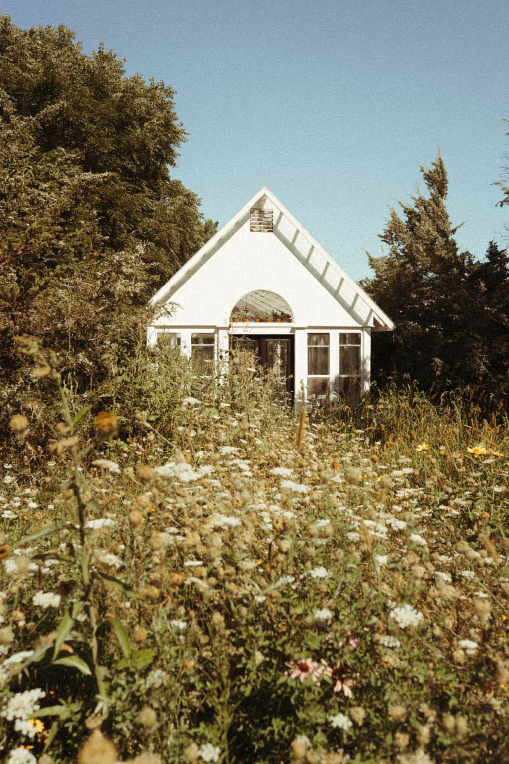 candace-brandon-wedding-iris-aisle-winterset-iowa-raelyn-ramey-photography-14.jpg