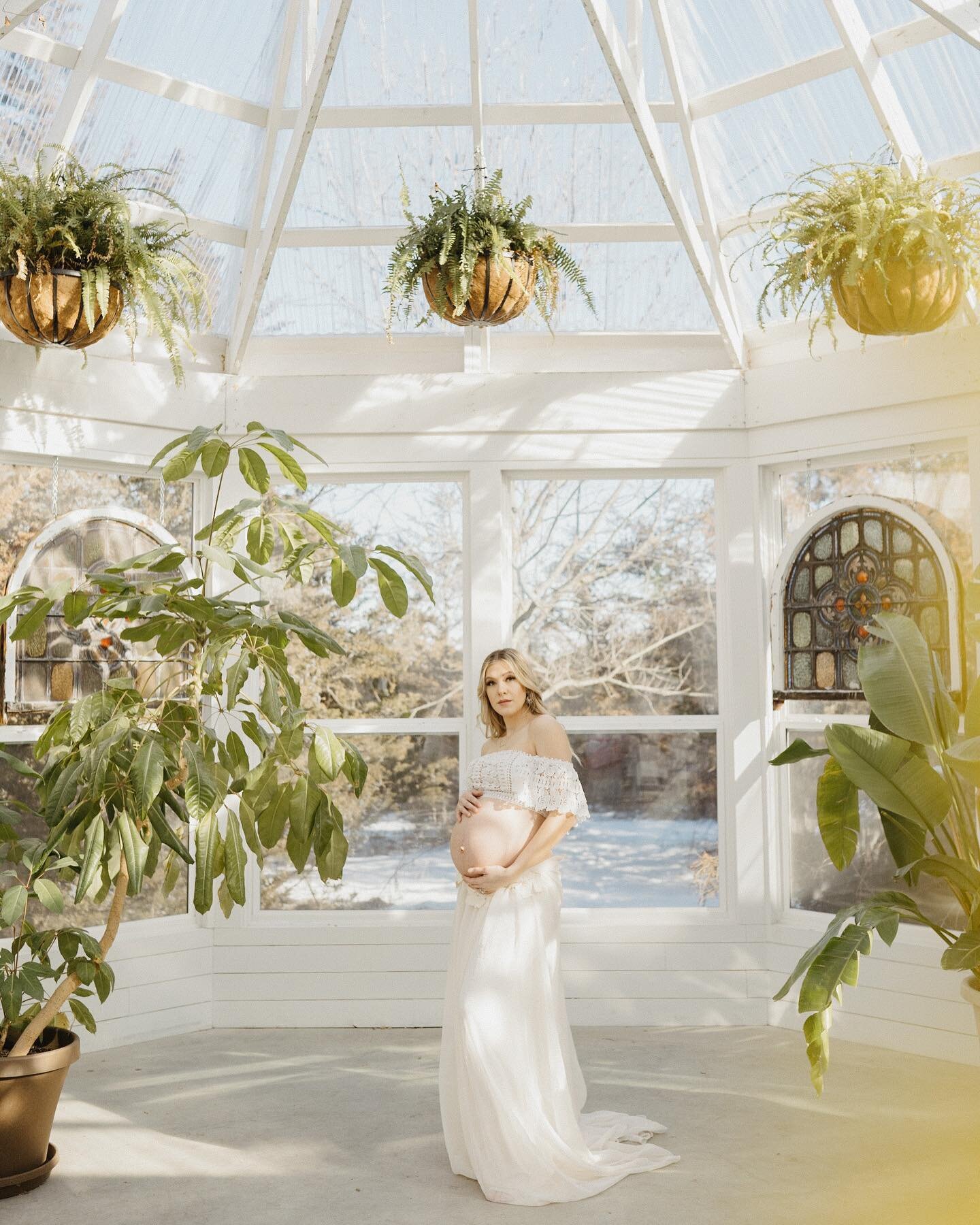 Photographing mamas to be in the conservatory always feels like I&rsquo;m connecting to Gaia ✨