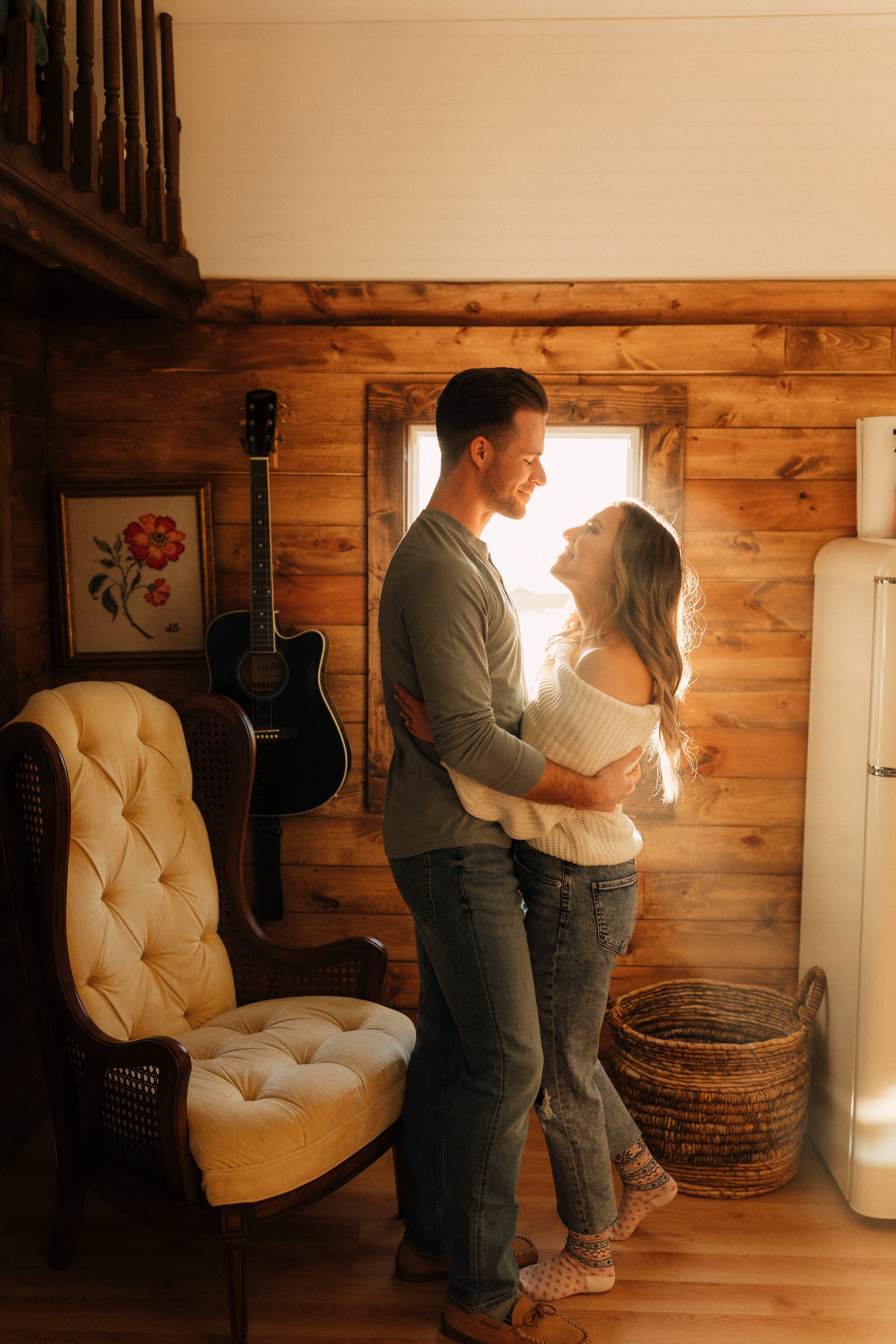 Laura_Ben_Engagment_Session_Winterset_Des_moines_Iowa_Couples_Photographer_Iris_Aisle_Cabin_Conservatory_Candid_Snow_Day_Winter_KMP_Photography-0003.jpg