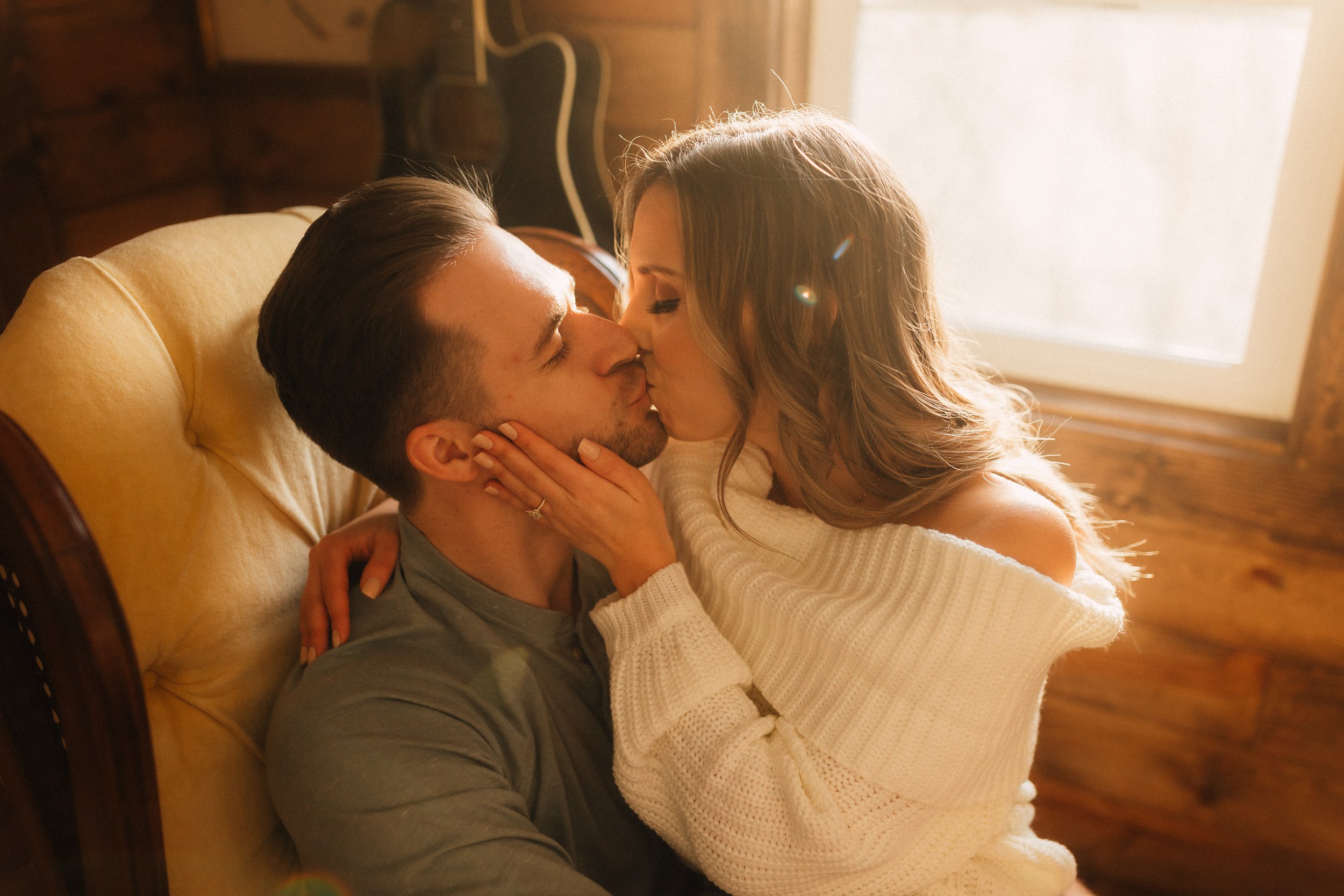 Laura_Ben_Engagment_Session_Winterset_Des_moines_Iowa_Couples_Photographer_Iris_Aisle_Cabin_Conservatory_Candid_Snow_Day_Winter_KMP_Photography-0433.jpg
