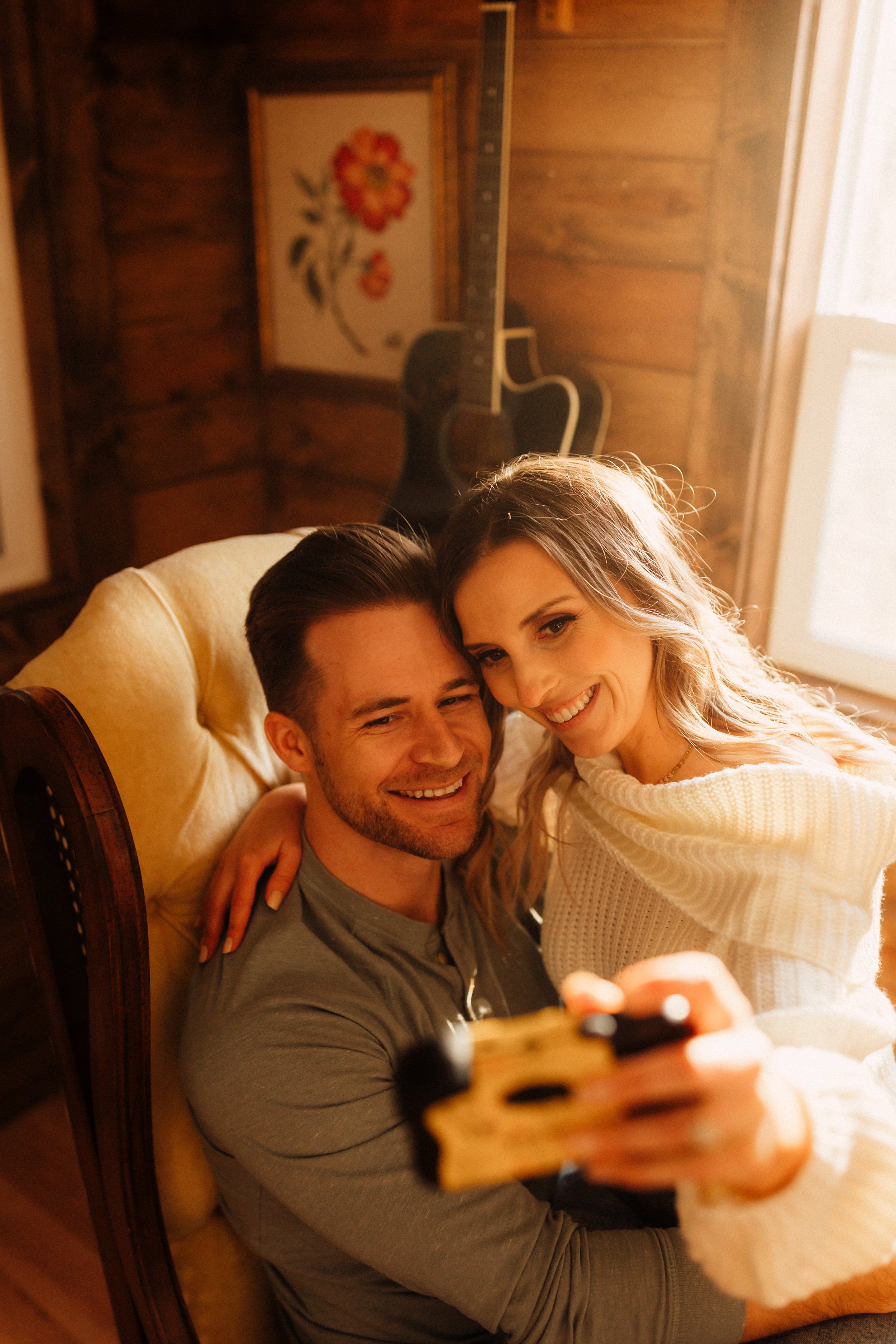 Laura_Ben_Engagment_Session_Winterset_Des_moines_Iowa_Couples_Photographer_Iris_Aisle_Cabin_Conservatory_Candid_Snow_Day_Winter_KMP_Photography-0478.jpg