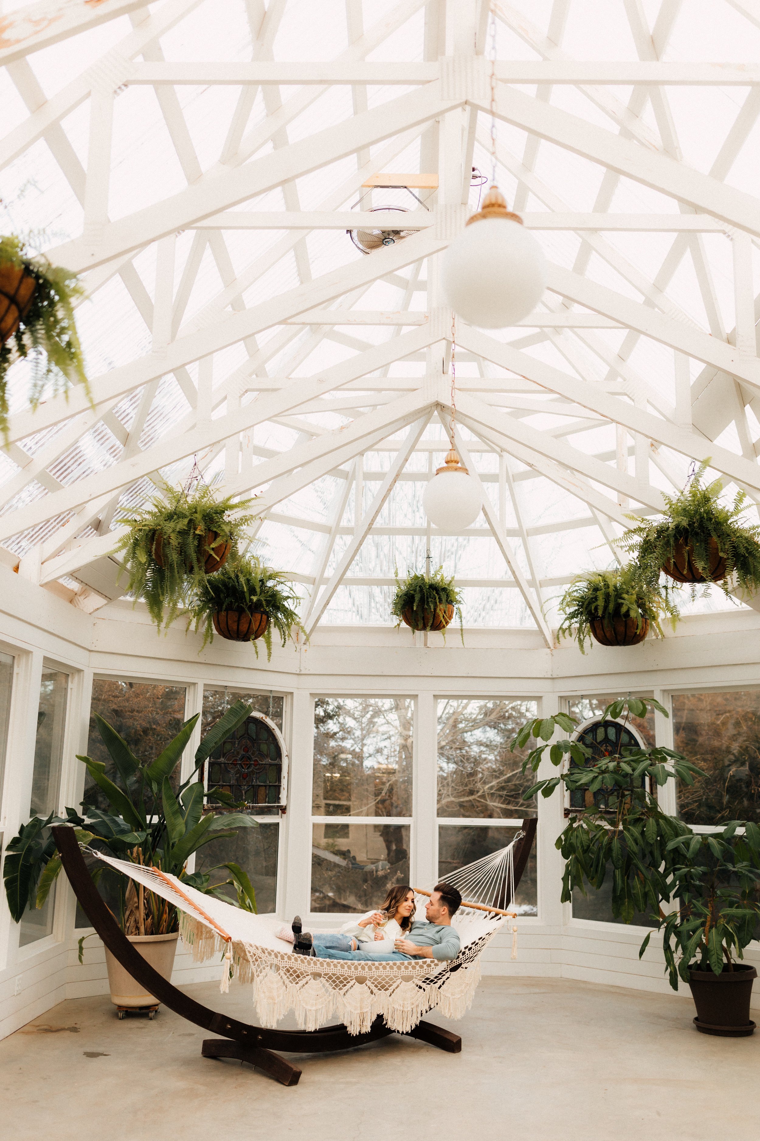 Laura_Ben_Engagment_Session_Winterset_Des_moines_Iowa_Couples_Photographer_Iris_Aisle_Cabin_Conservatory_Candid_Snow_Day_Winter_KMP_Photography-0736.jpg