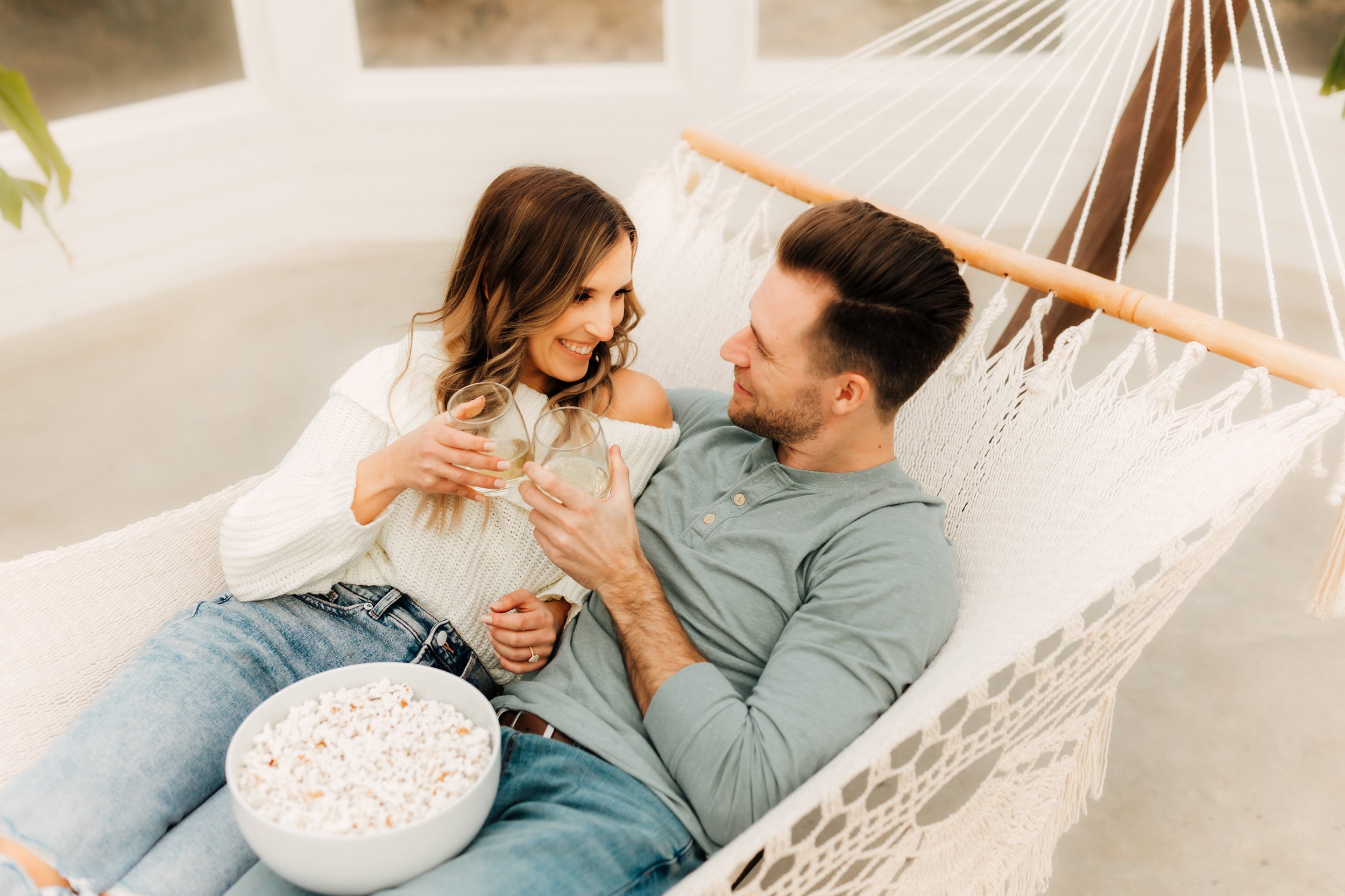 Laura_Ben_Engagment_Session_Winterset_Des_moines_Iowa_Couples_Photographer_Iris_Aisle_Cabin_Conservatory_Candid_Snow_Day_Winter_KMP_Photography-0761.jpg