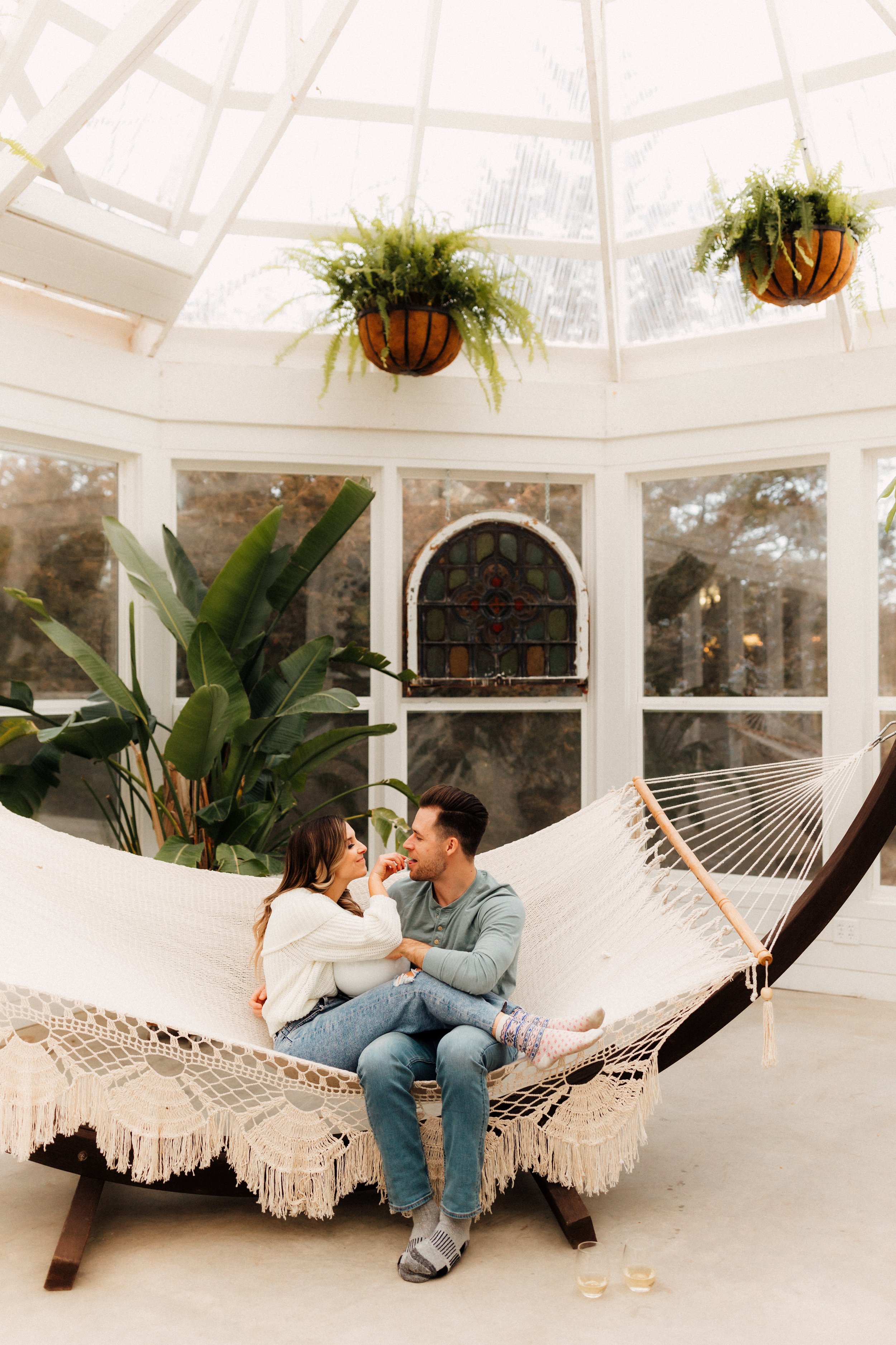 Laura_Ben_Engagment_Session_Winterset_Des_moines_Iowa_Couples_Photographer_Iris_Aisle_Cabin_Conservatory_Candid_Snow_Day_Winter_KMP_Photography-0980.jpg