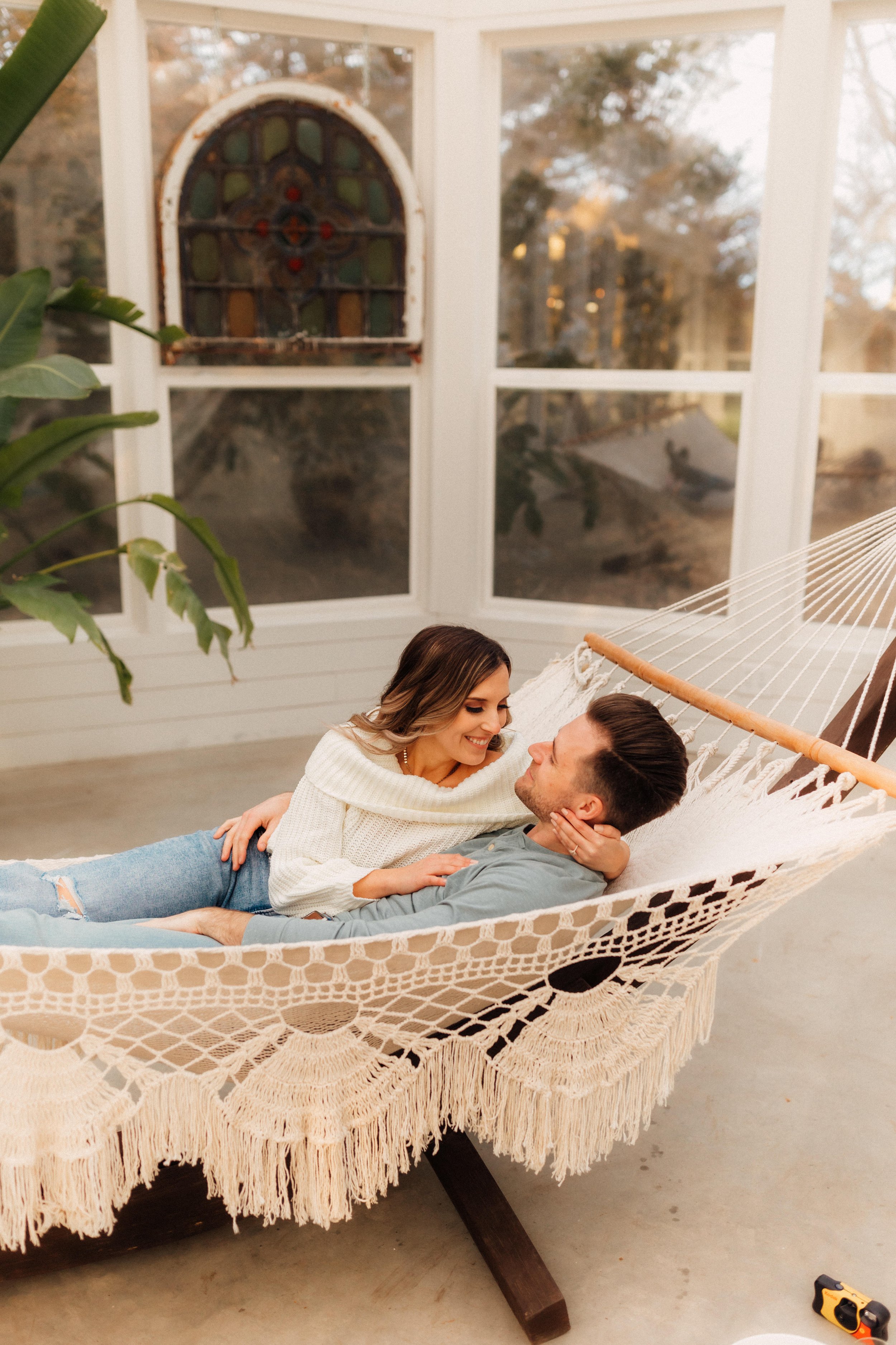 Laura_Ben_Engagment_Session_Winterset_Des_moines_Iowa_Couples_Photographer_Iris_Aisle_Cabin_Conservatory_Candid_Snow_Day_Winter_KMP_Photography-1303.jpg