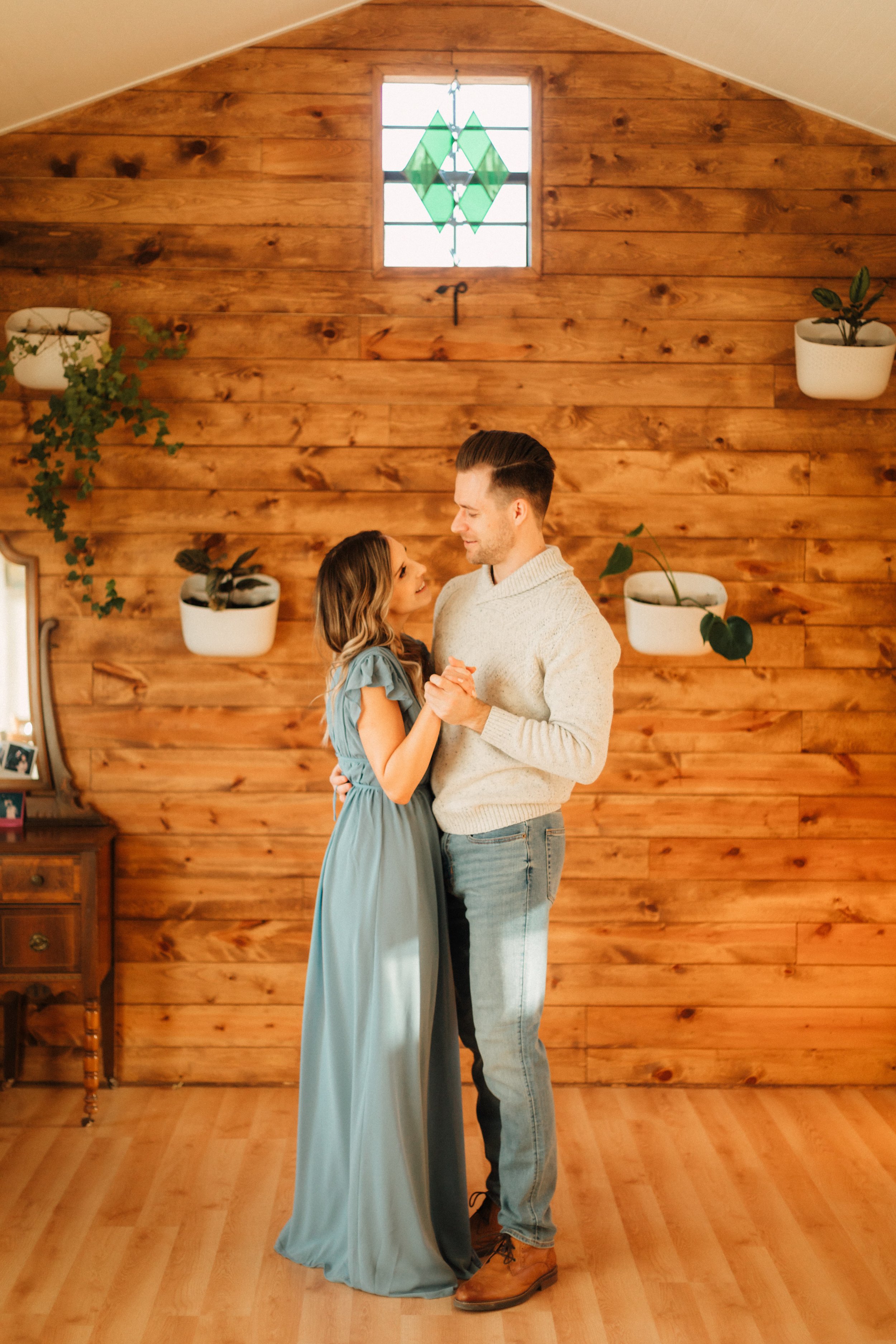 Laura_Ben_Engagment_Session_Winterset_Des_moines_Iowa_Couples_Photographer_Iris_Aisle_Cabin_Conservatory_Candid_Snow_Day_Winter_KMP_Photography-2544.jpg