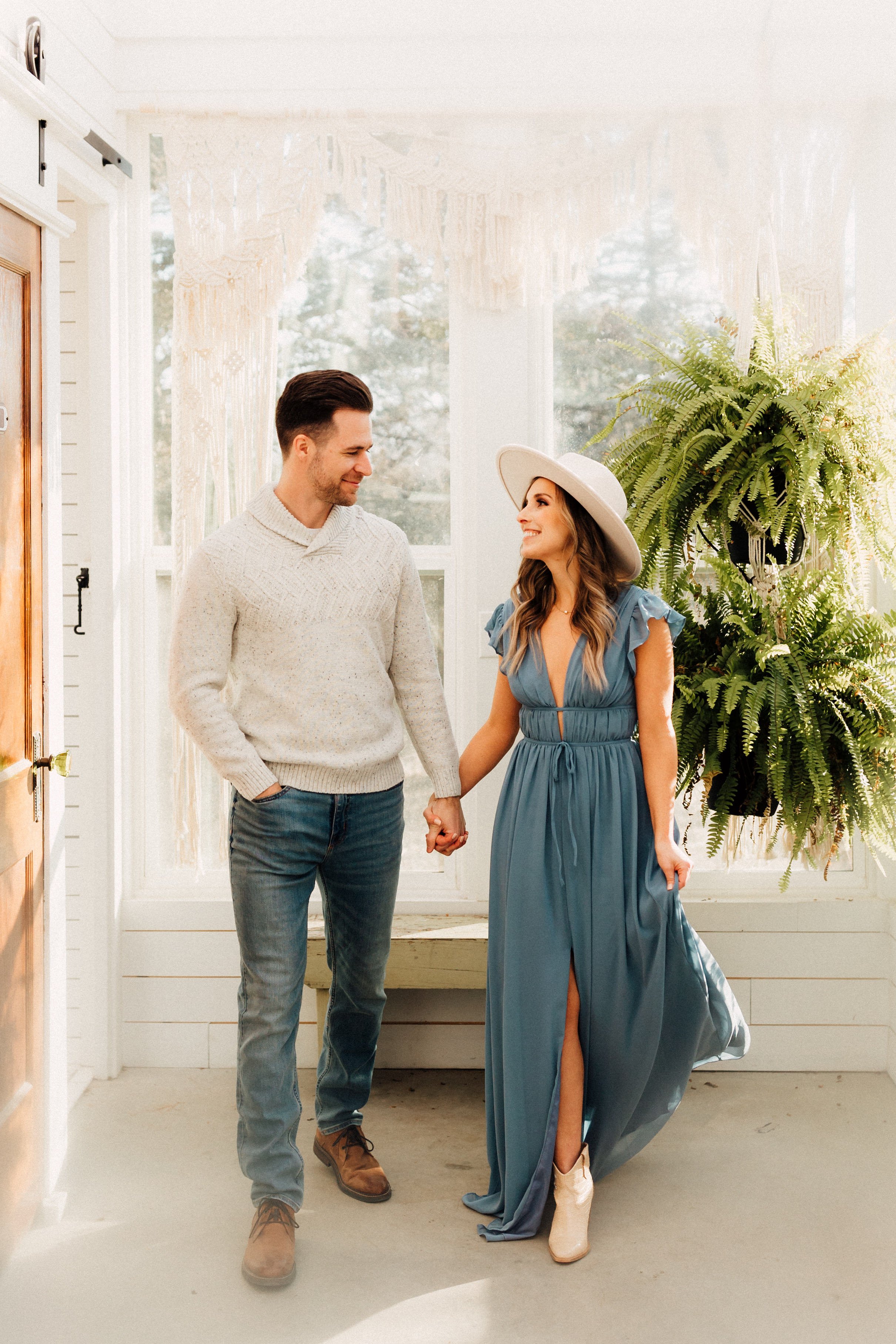 Laura_Ben_Engagment_Session_Winterset_Des_moines_Iowa_Couples_Photographer_Iris_Aisle_Cabin_Conservatory_Candid_Snow_Day_Winter_KMP_Photography-9079.jpg
