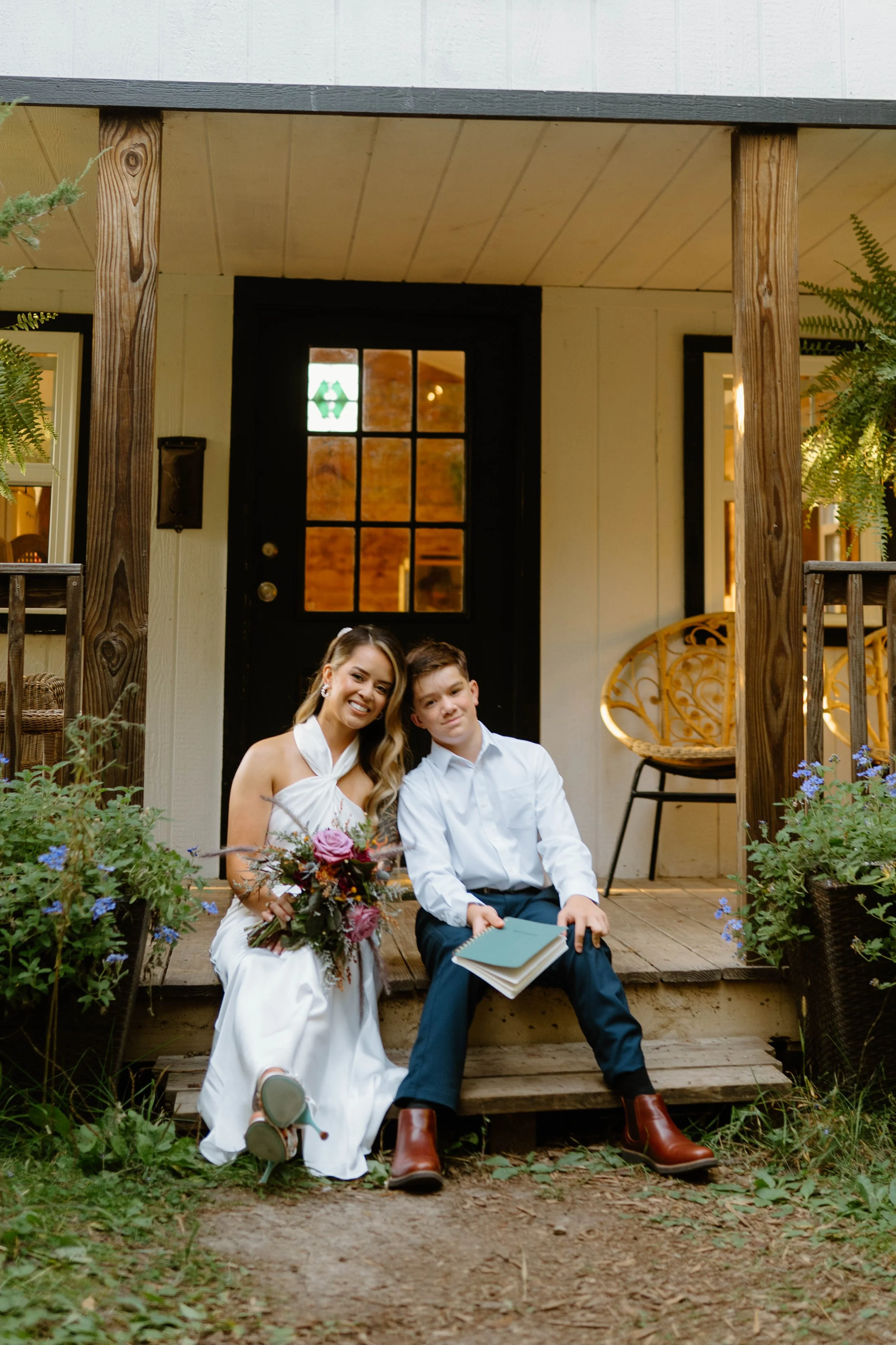 fallon-morgan-elopement-iris-aisle-winterset-iowa-raelyn-ramey-photography-33.jpg