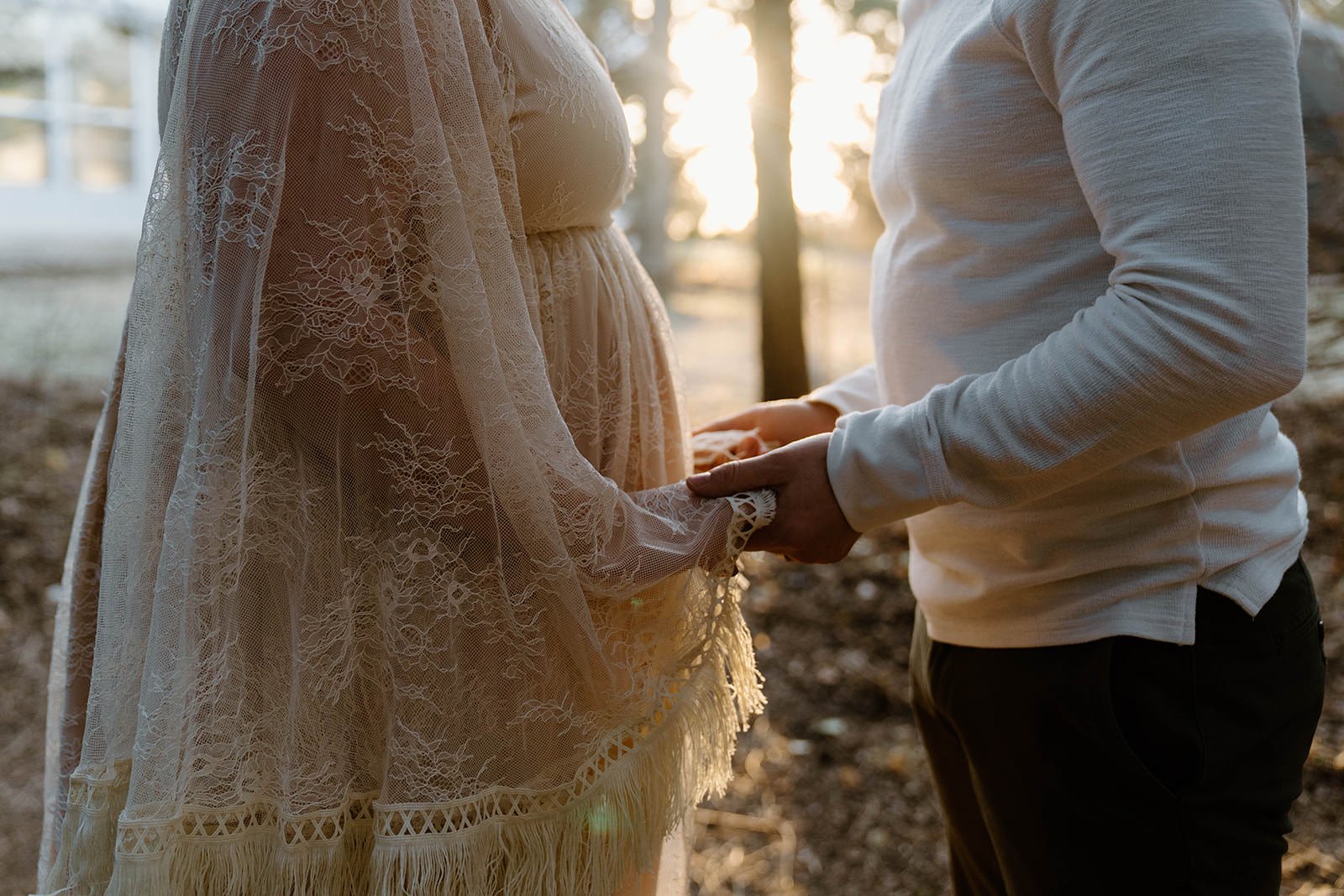 lindsey+taylor-maternity-iris-aisle-winterset-iowa-raelyn-ramey-photography-63.jpg