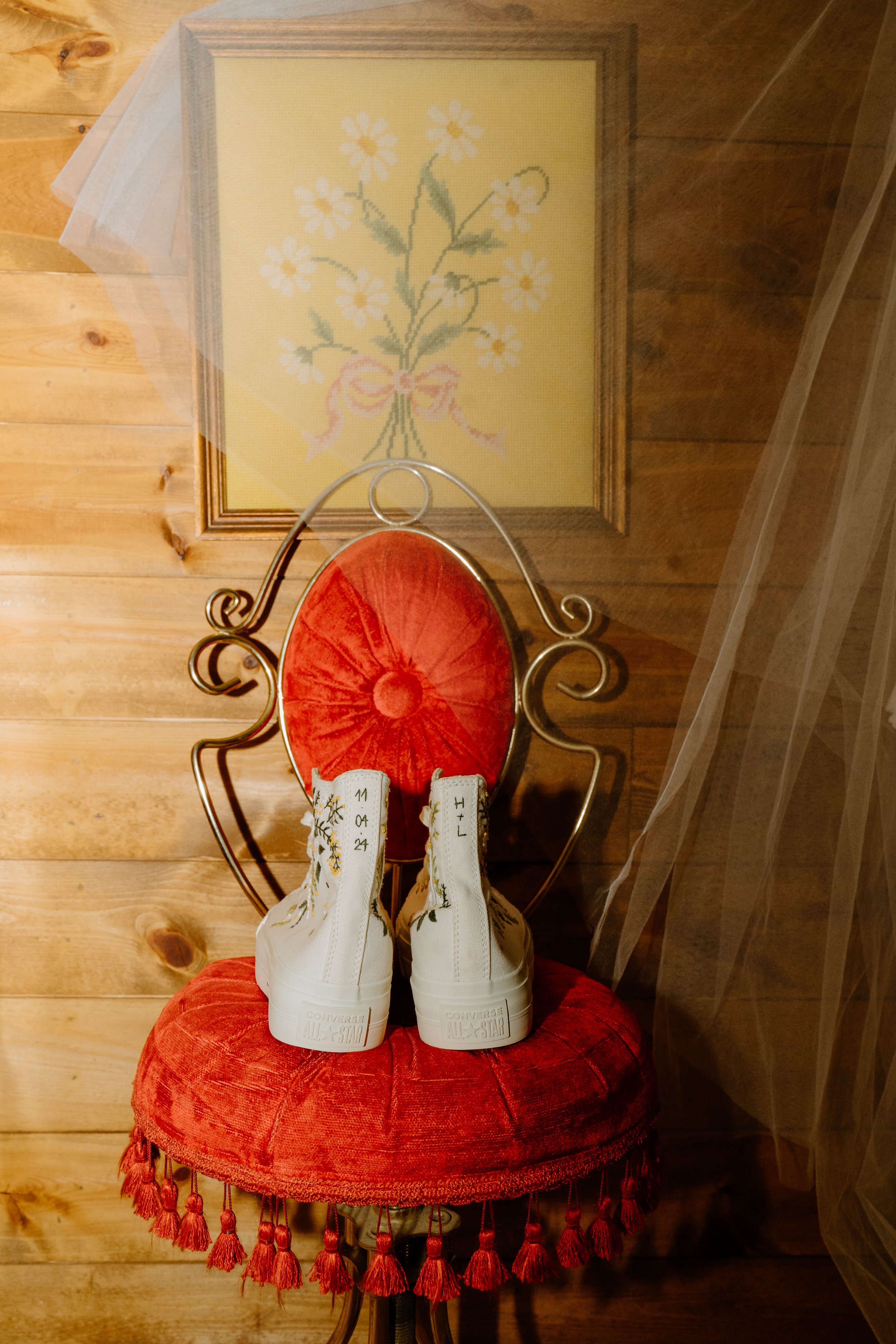 landon-hanna-elopement-iris-aisle-winterset-iowa-raelyn-ramey-photography-5.jpg
