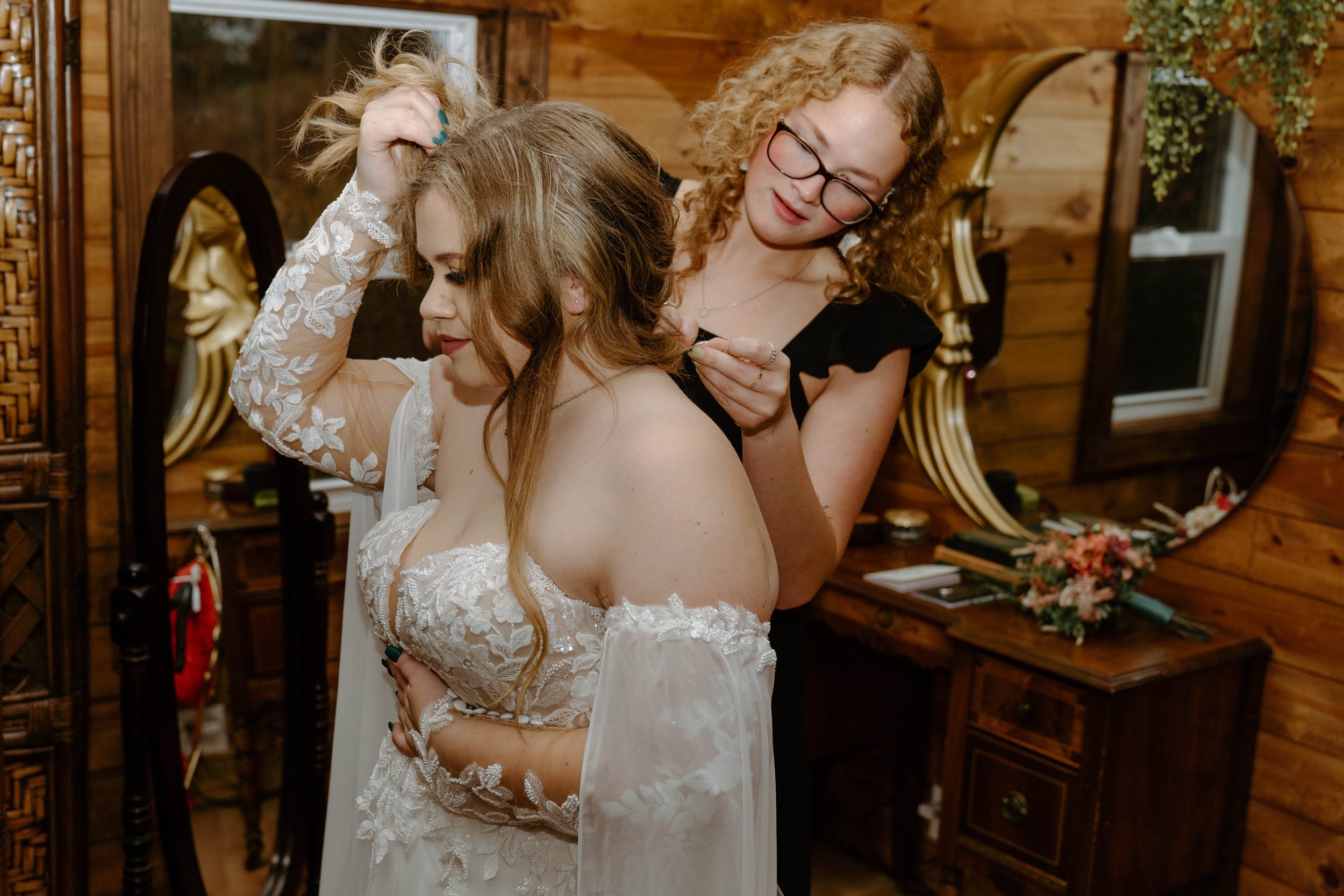 landon-hanna-elopement-iris-aisle-winterset-iowa-raelyn-ramey-photography-30.jpg