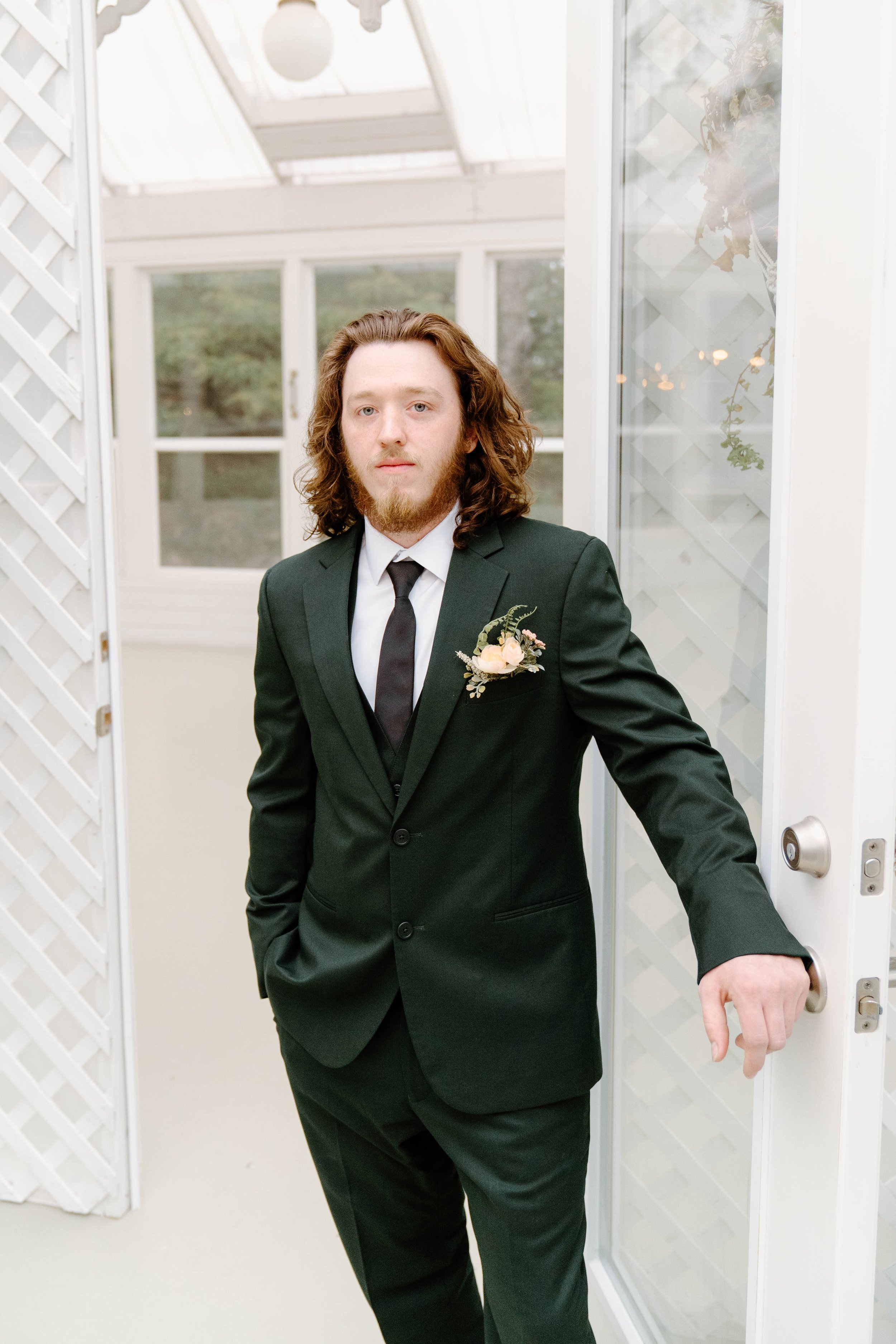 landon-hanna-elopement-iris-aisle-winterset-iowa-raelyn-ramey-photography-44.jpg