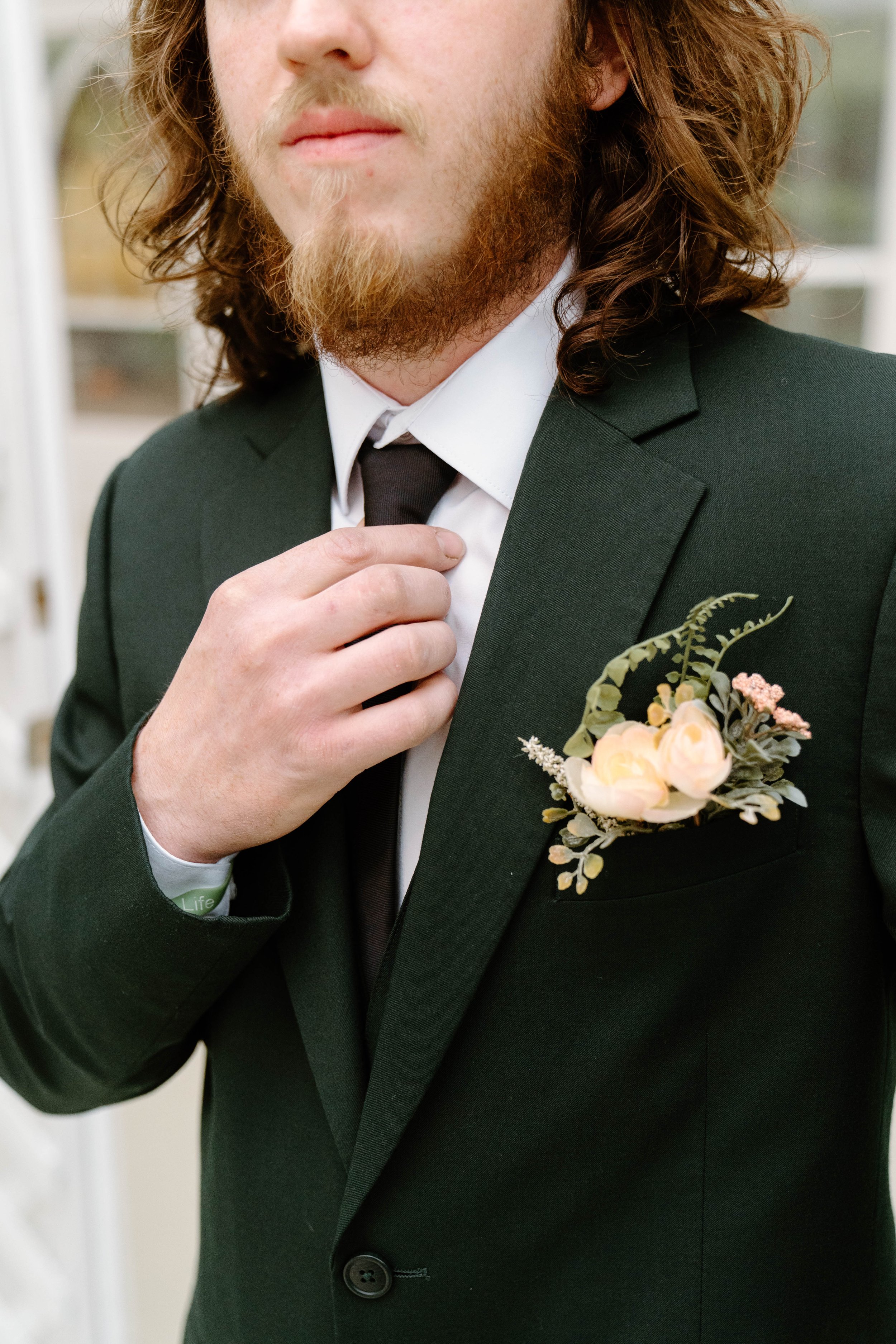 landon-hanna-elopement-iris-aisle-winterset-iowa-raelyn-ramey-photography-45.jpg