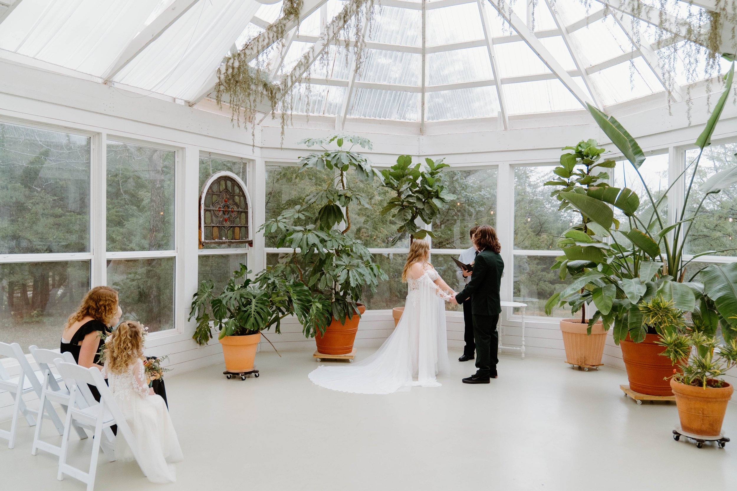 landon-hanna-elopement-iris-aisle-winterset-iowa-raelyn-ramey-photography-57.jpg