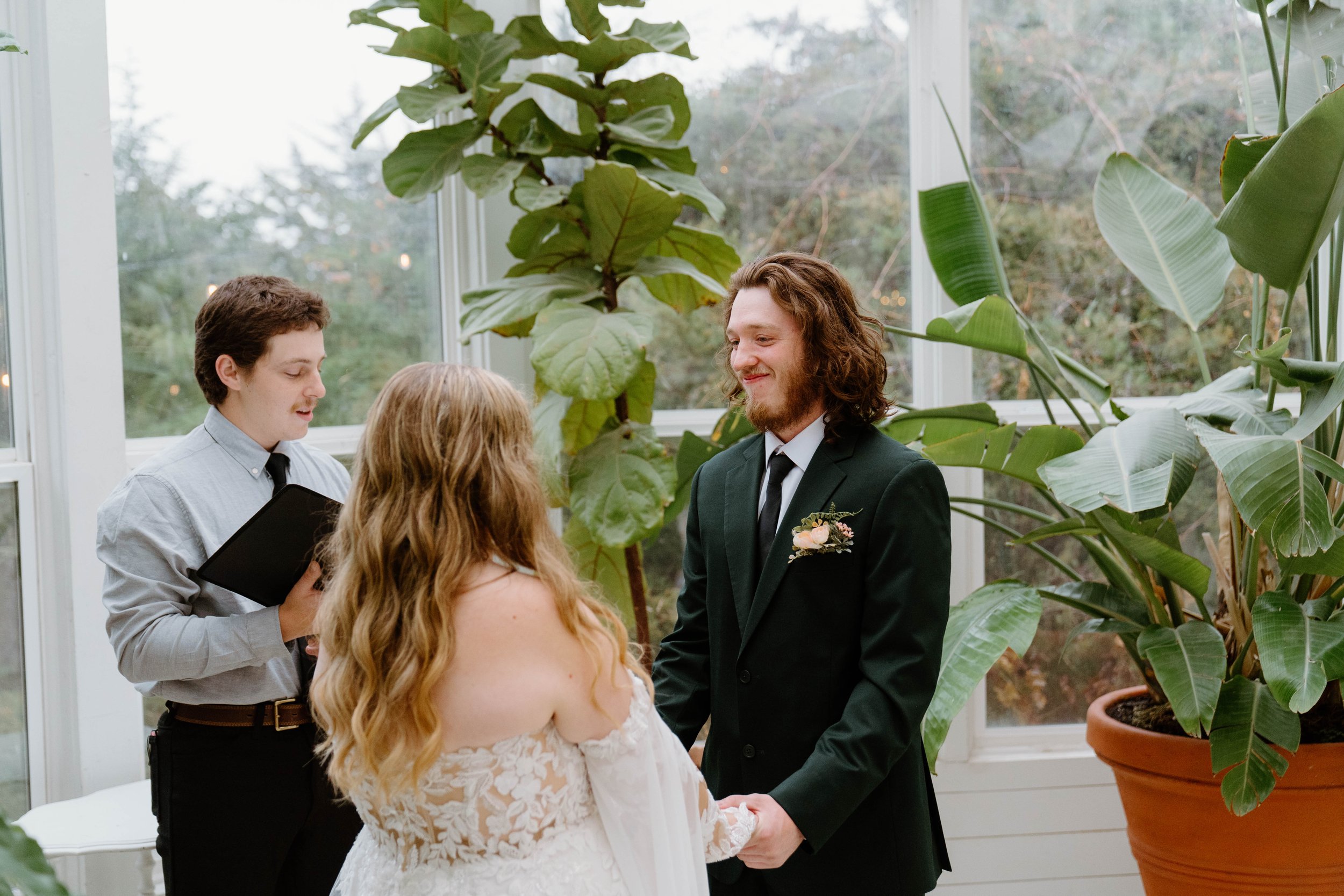 landon-hanna-elopement-iris-aisle-winterset-iowa-raelyn-ramey-photography-60.jpg