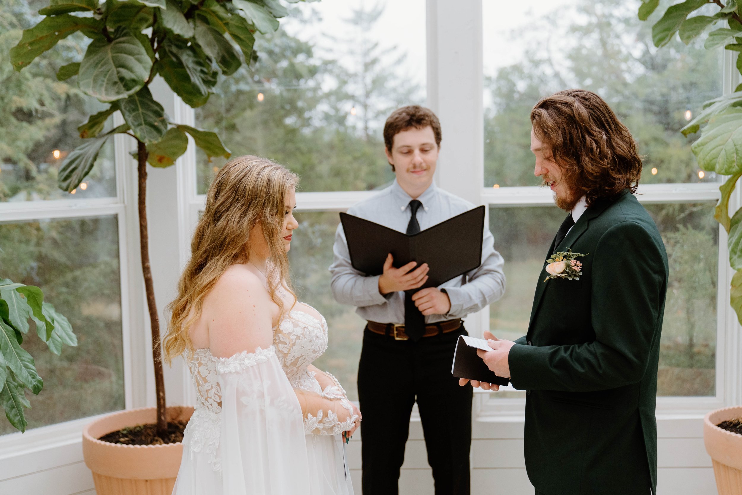 landon-hanna-elopement-iris-aisle-winterset-iowa-raelyn-ramey-photography-68.jpg