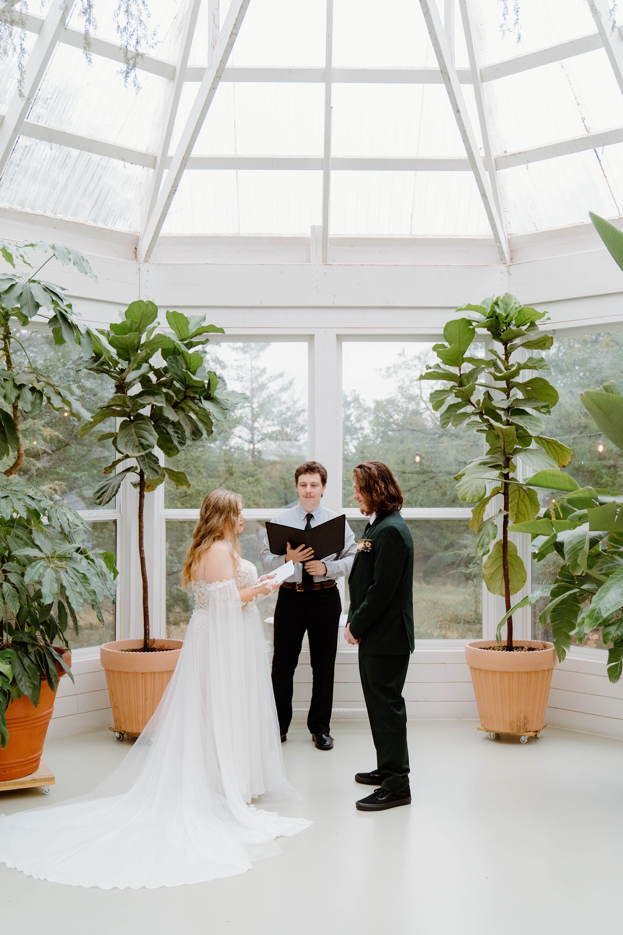 landon-hanna-elopement-iris-aisle-winterset-iowa-raelyn-ramey-photography-76.jpg