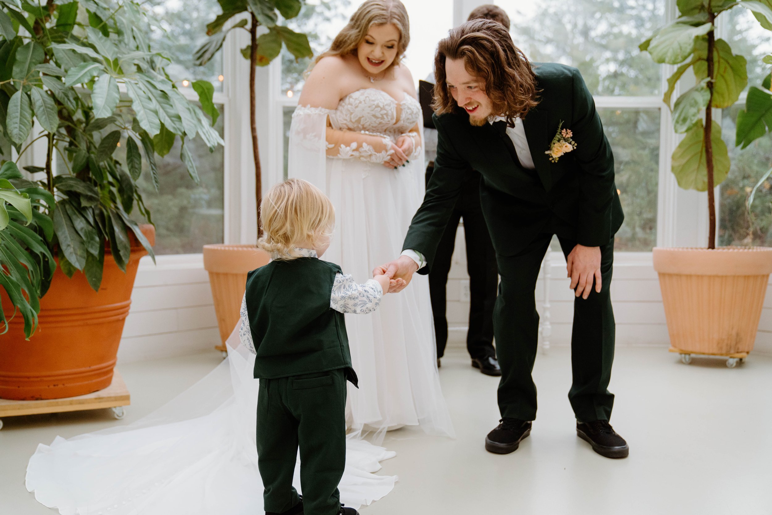 landon-hanna-elopement-iris-aisle-winterset-iowa-raelyn-ramey-photography-84.jpg
