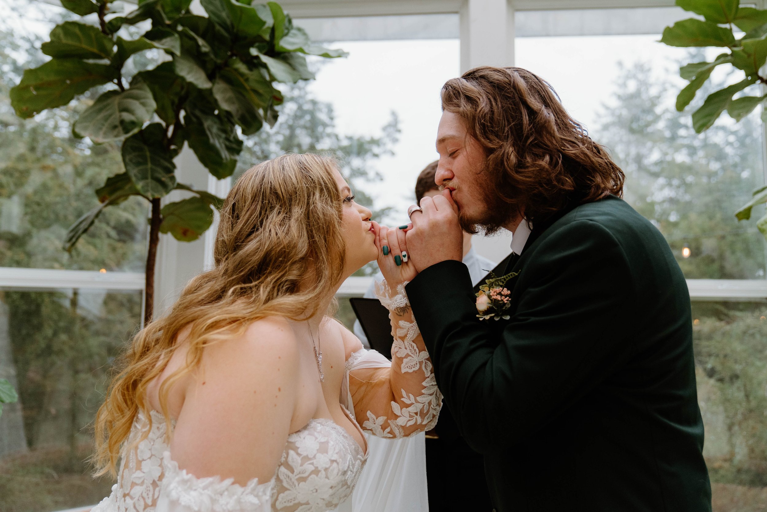 landon-hanna-elopement-iris-aisle-winterset-iowa-raelyn-ramey-photography-92.jpg