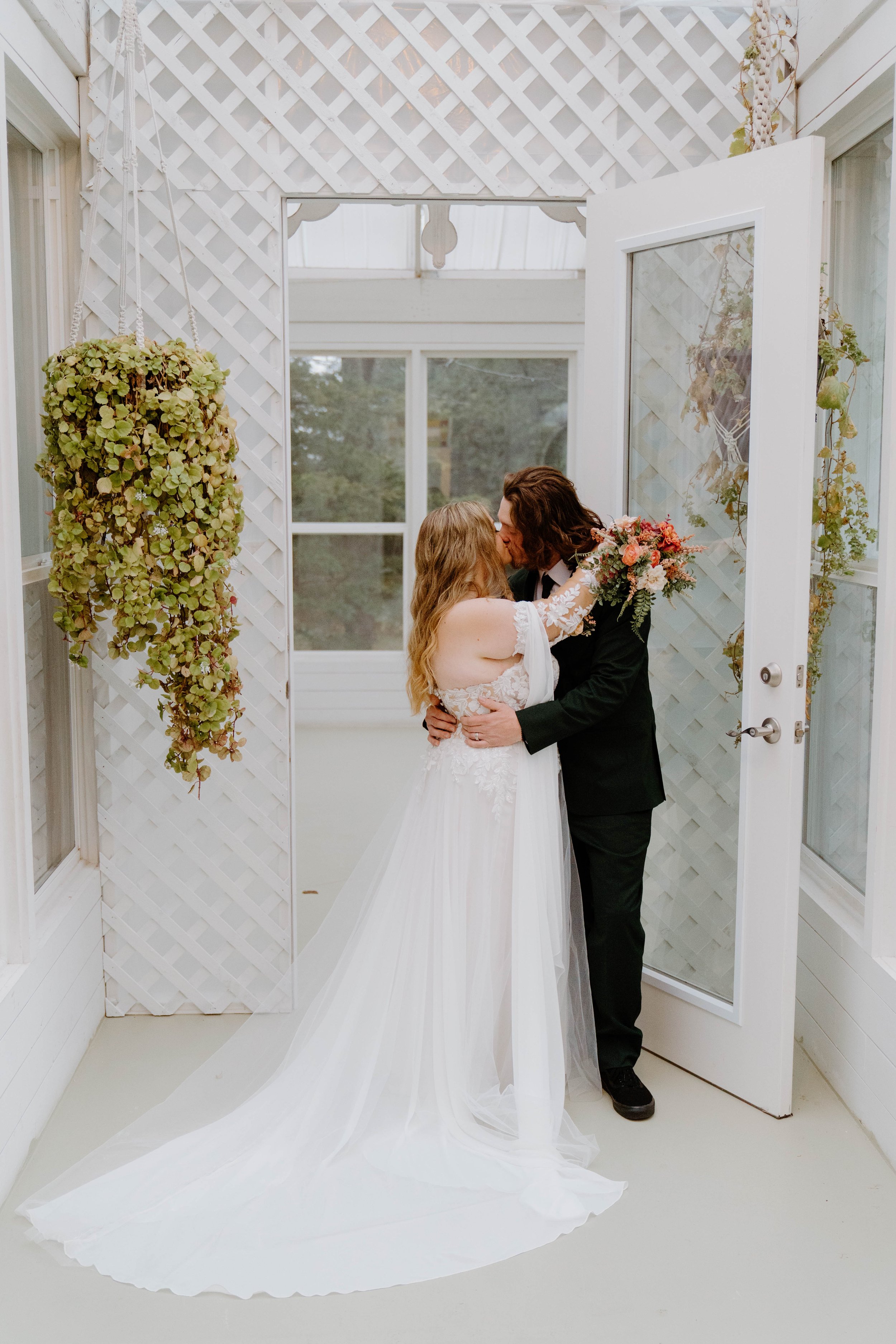 landon-hanna-elopement-iris-aisle-winterset-iowa-raelyn-ramey-photography-151.jpg