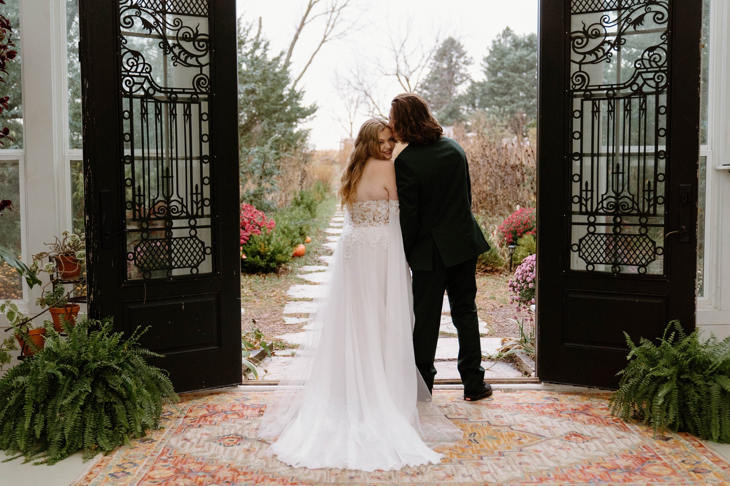 landon-hanna-elopement-iris-aisle-winterset-iowa-raelyn-ramey-photography-155.jpg