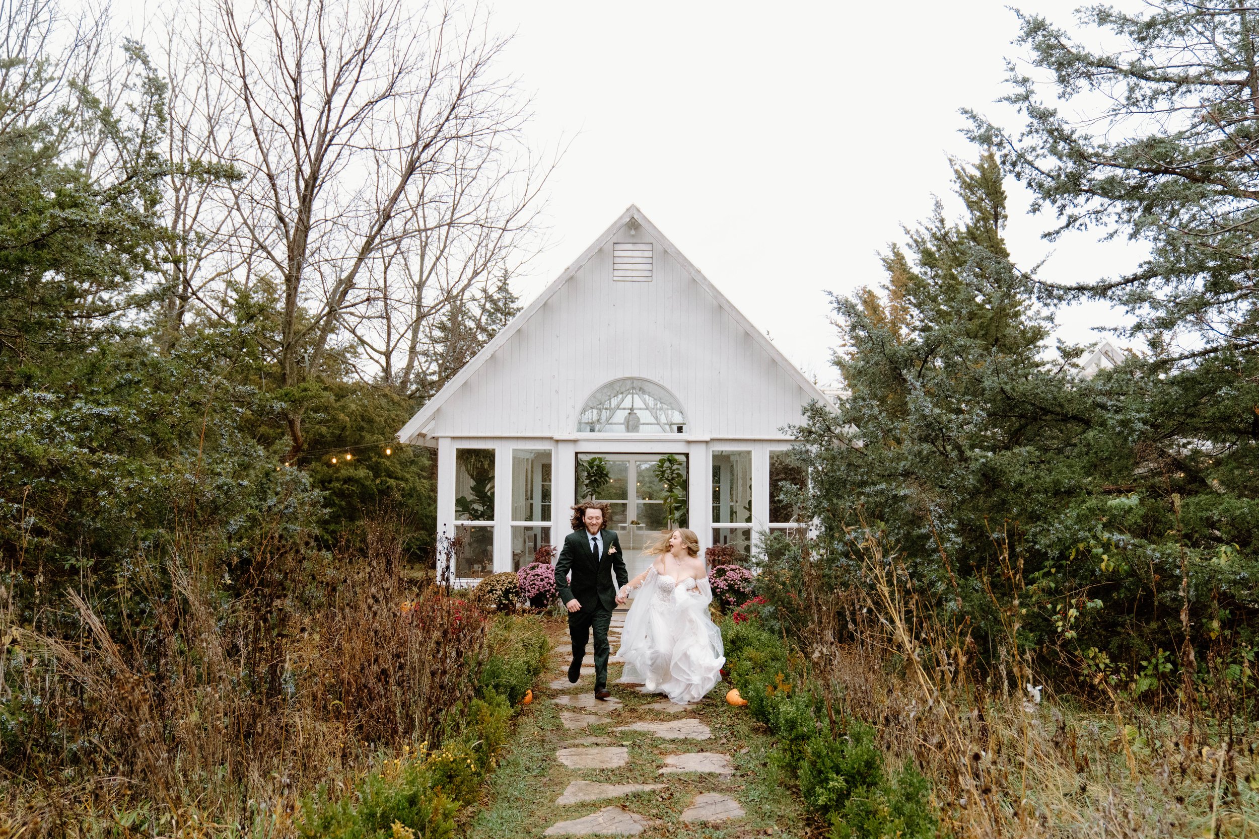 landon-hanna-elopement-iris-aisle-winterset-iowa-raelyn-ramey-photography-162.jpg