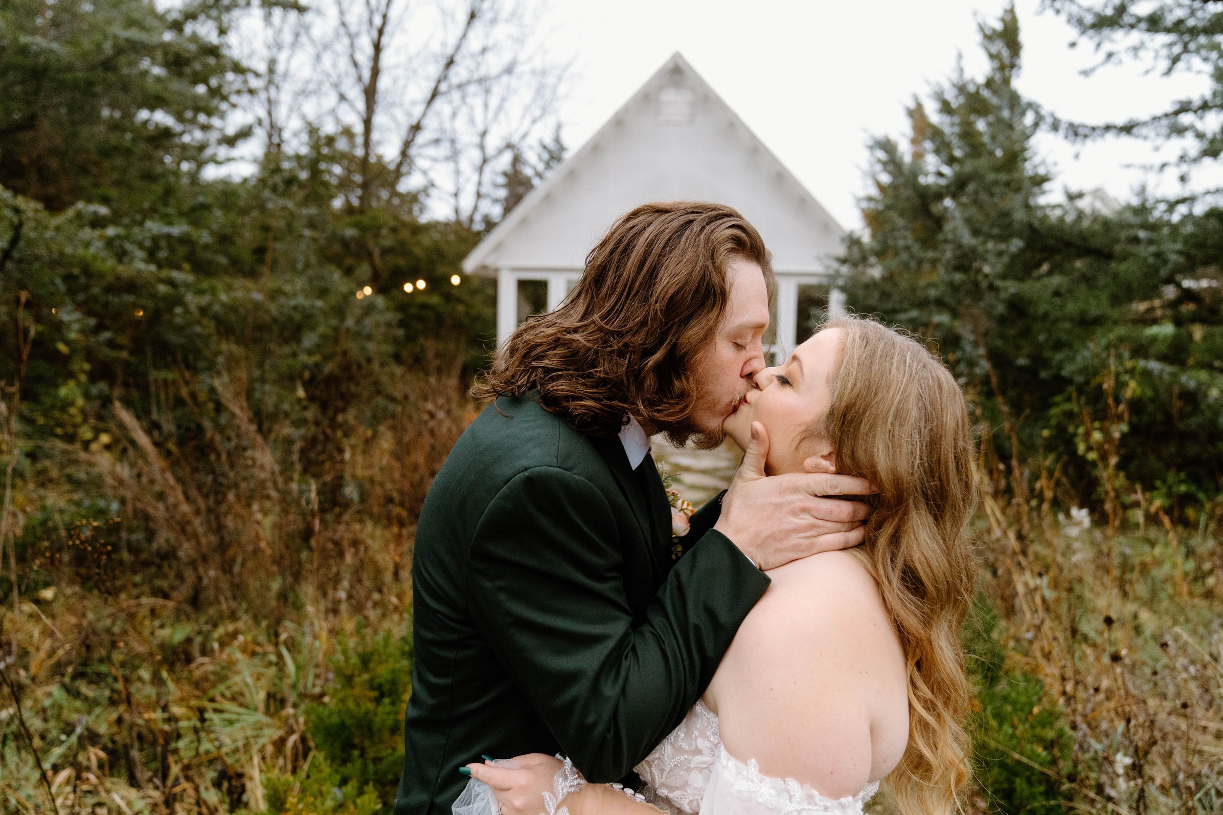 landon-hanna-elopement-iris-aisle-winterset-iowa-raelyn-ramey-photography-166.jpg