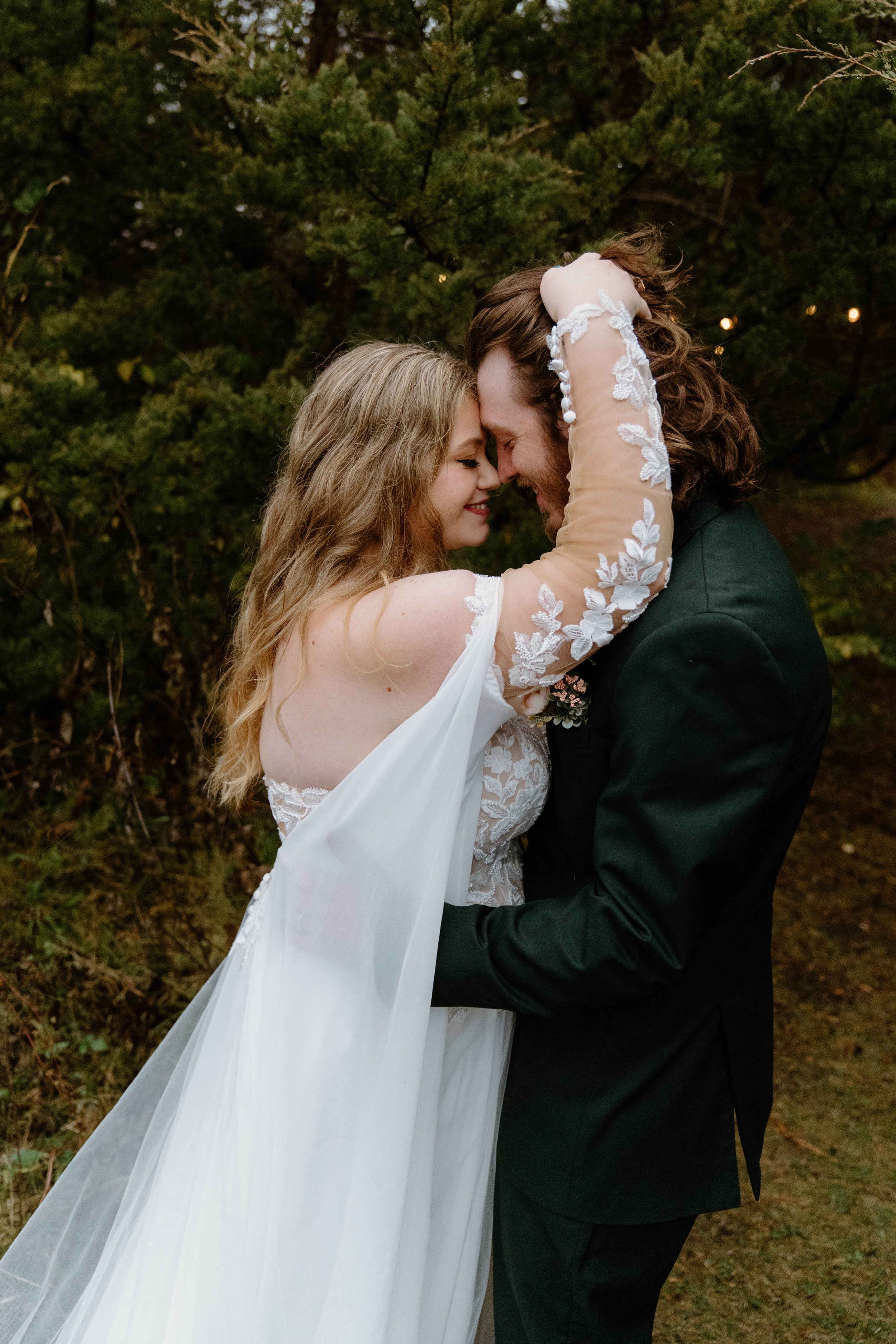 landon-hanna-elopement-iris-aisle-winterset-iowa-raelyn-ramey-photography-175.jpg
