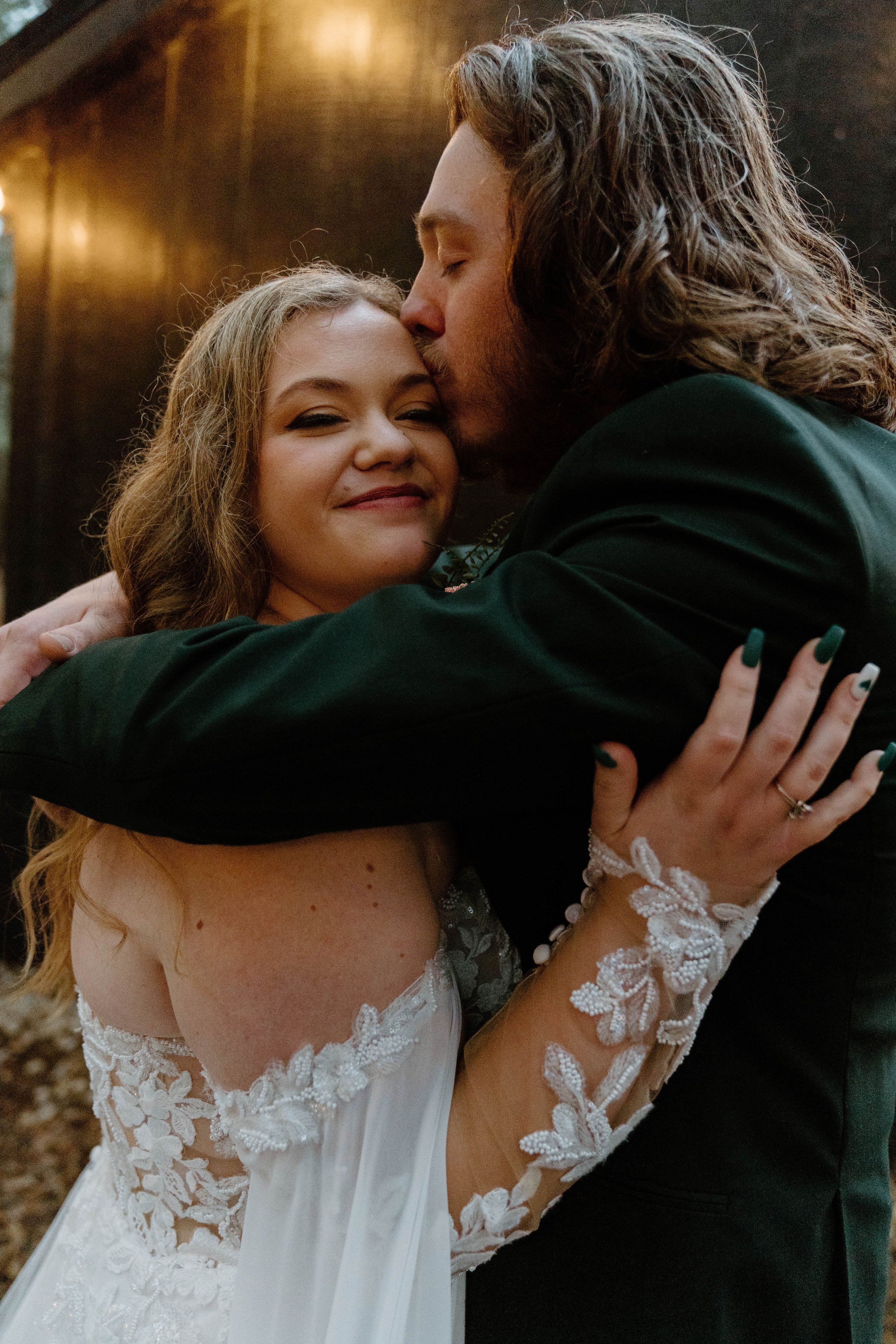 landon-hanna-elopement-iris-aisle-winterset-iowa-raelyn-ramey-photography-179.jpg
