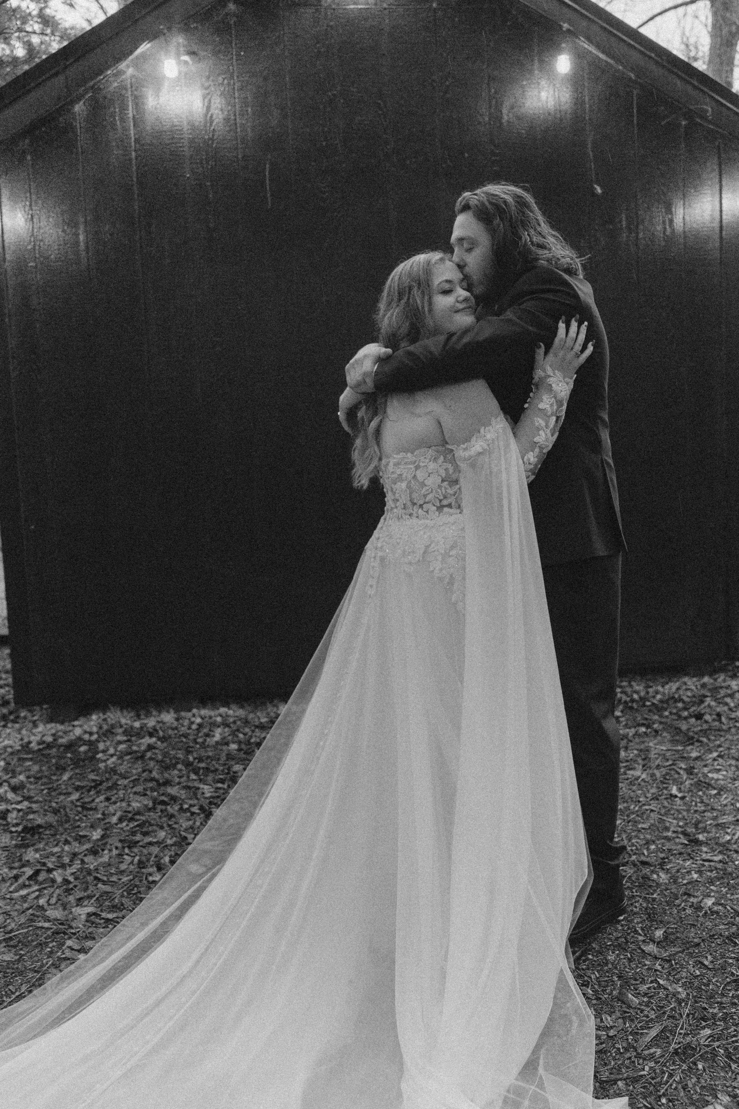 landon-hanna-elopement-iris-aisle-winterset-iowa-raelyn-ramey-photography-180.jpg