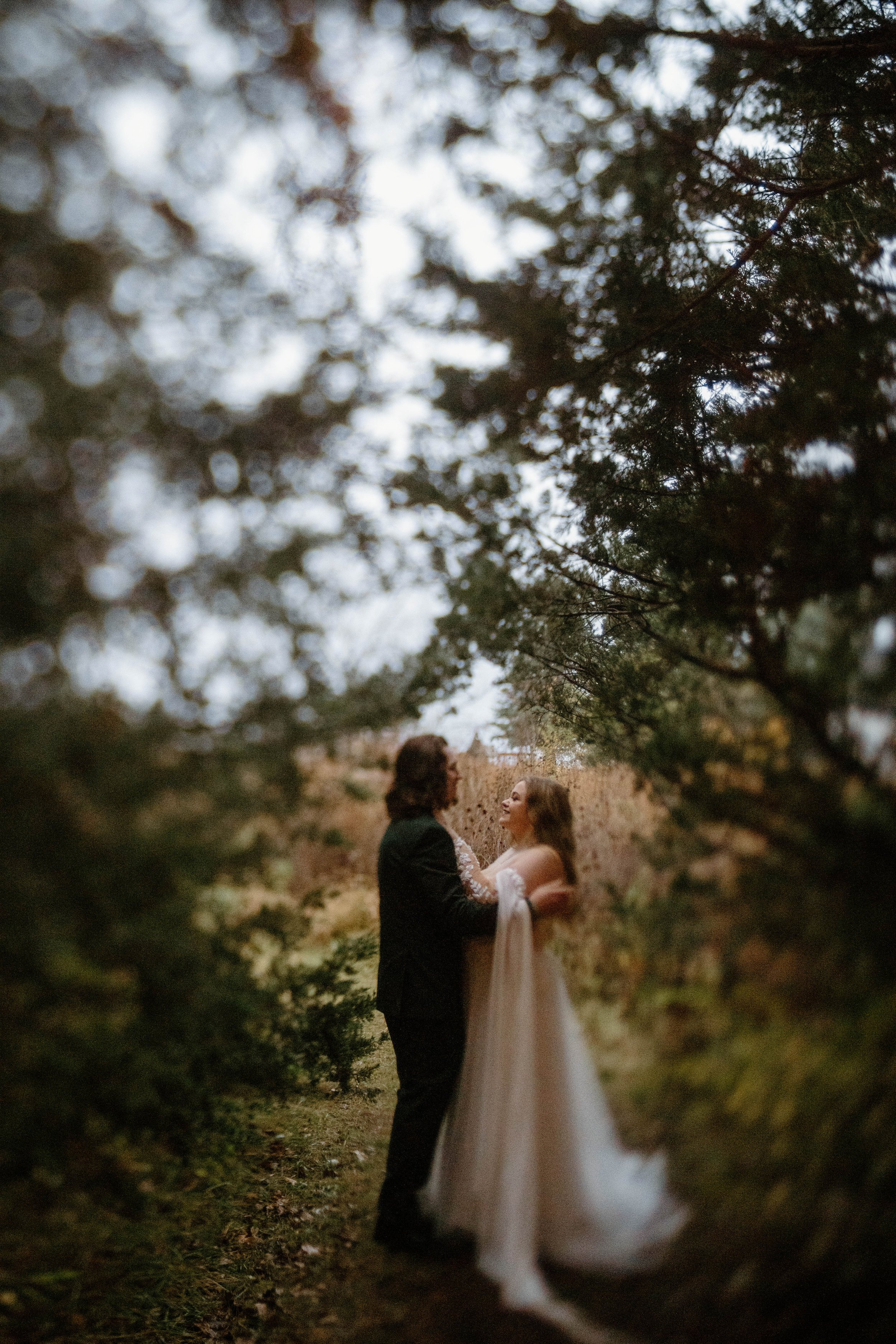 landon-hanna-elopement-iris-aisle-winterset-iowa-raelyn-ramey-photography-191.jpg