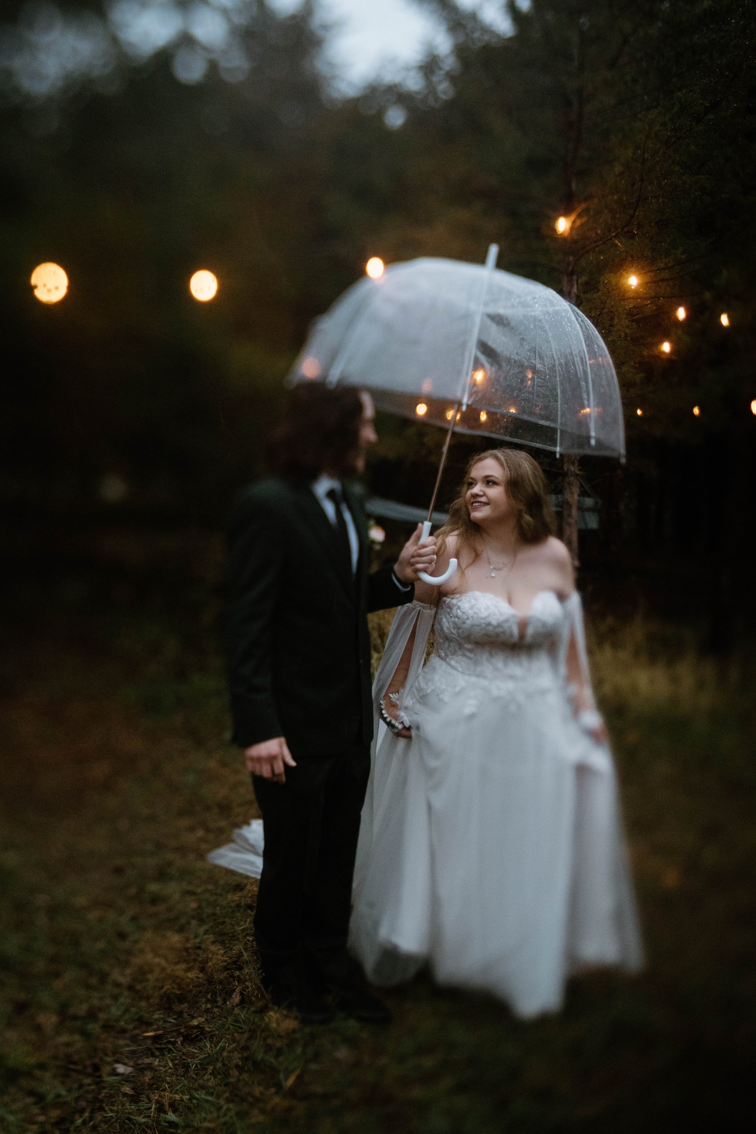 landon-hanna-elopement-iris-aisle-winterset-iowa-raelyn-ramey-photography-197.jpg