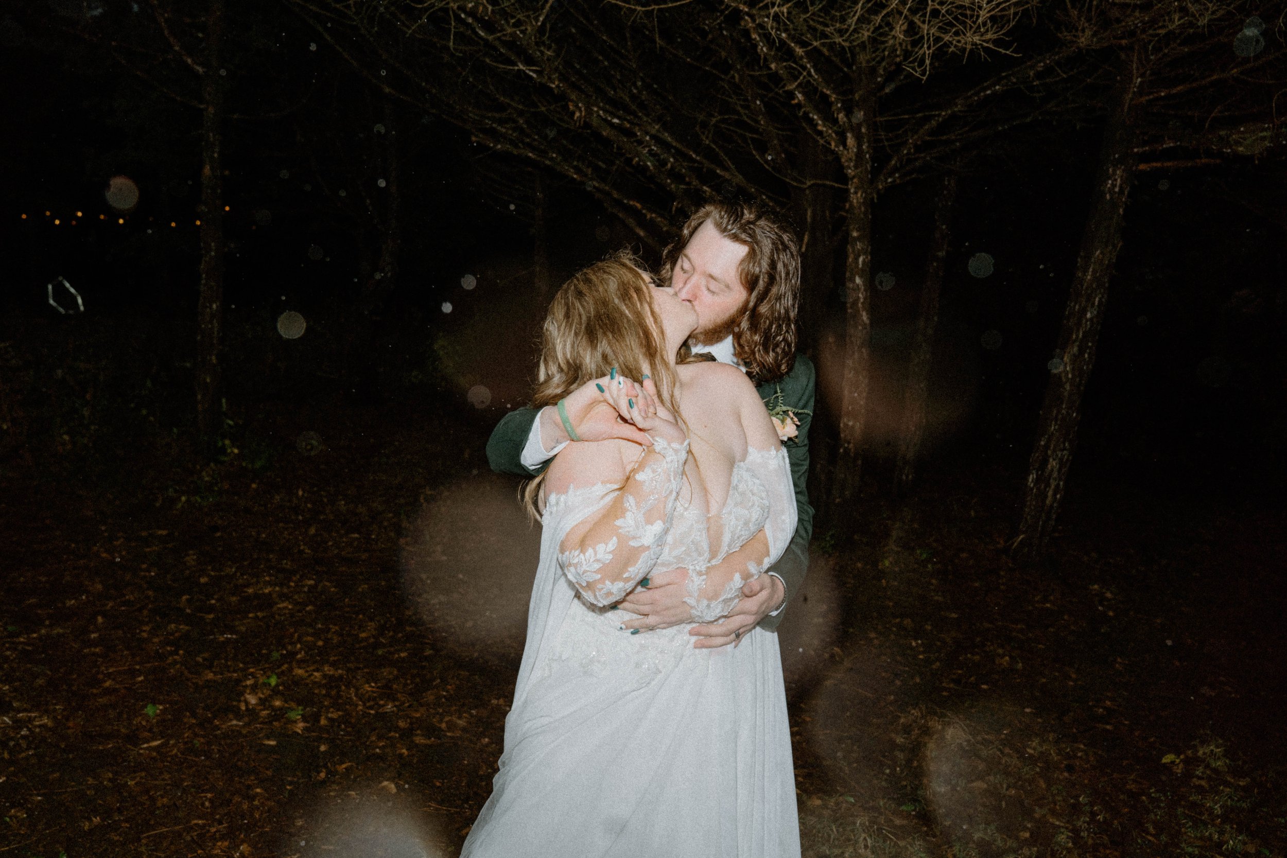 landon-hanna-elopement-iris-aisle-winterset-iowa-raelyn-ramey-photography-209.jpg