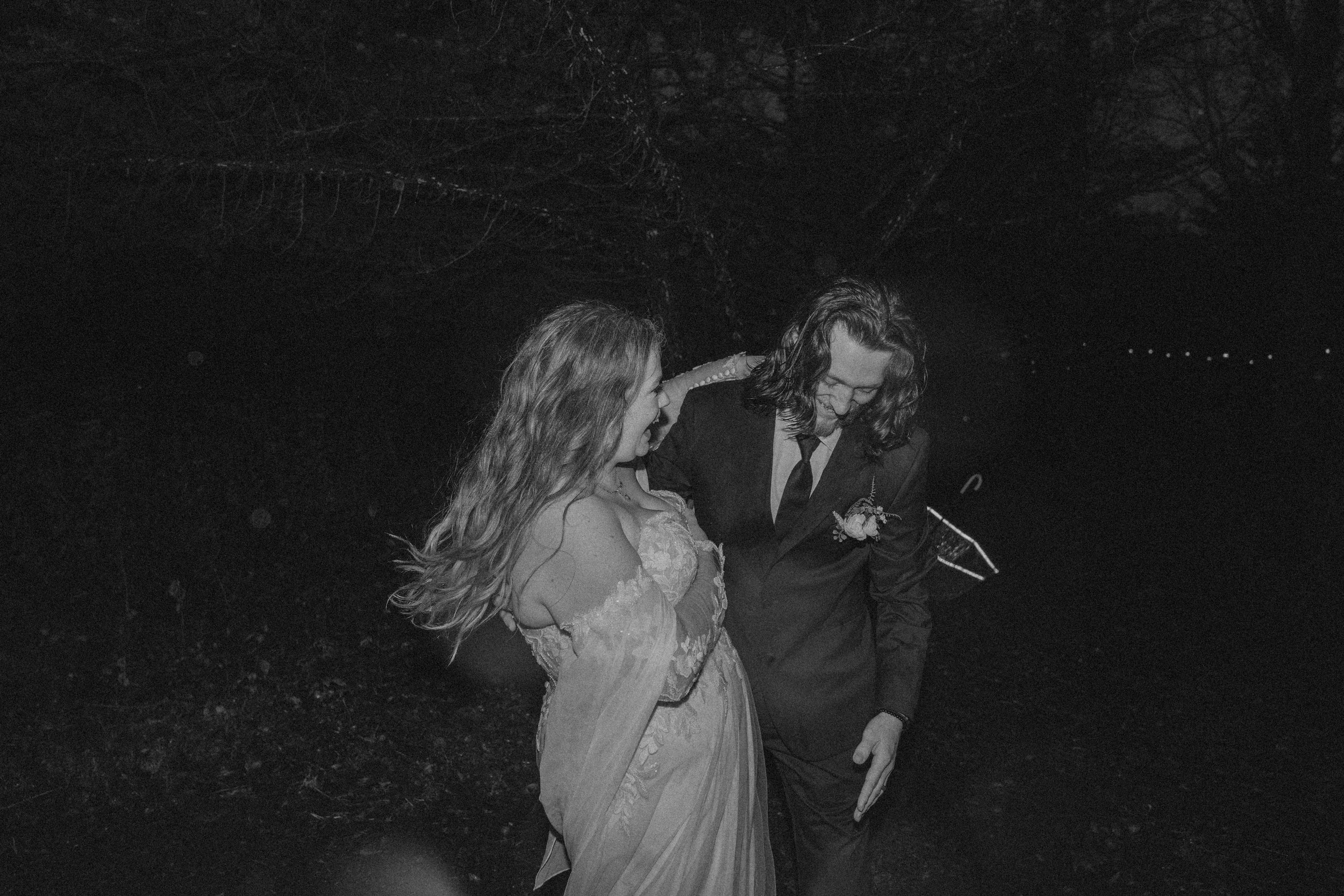 landon-hanna-elopement-iris-aisle-winterset-iowa-raelyn-ramey-photography-210.jpg