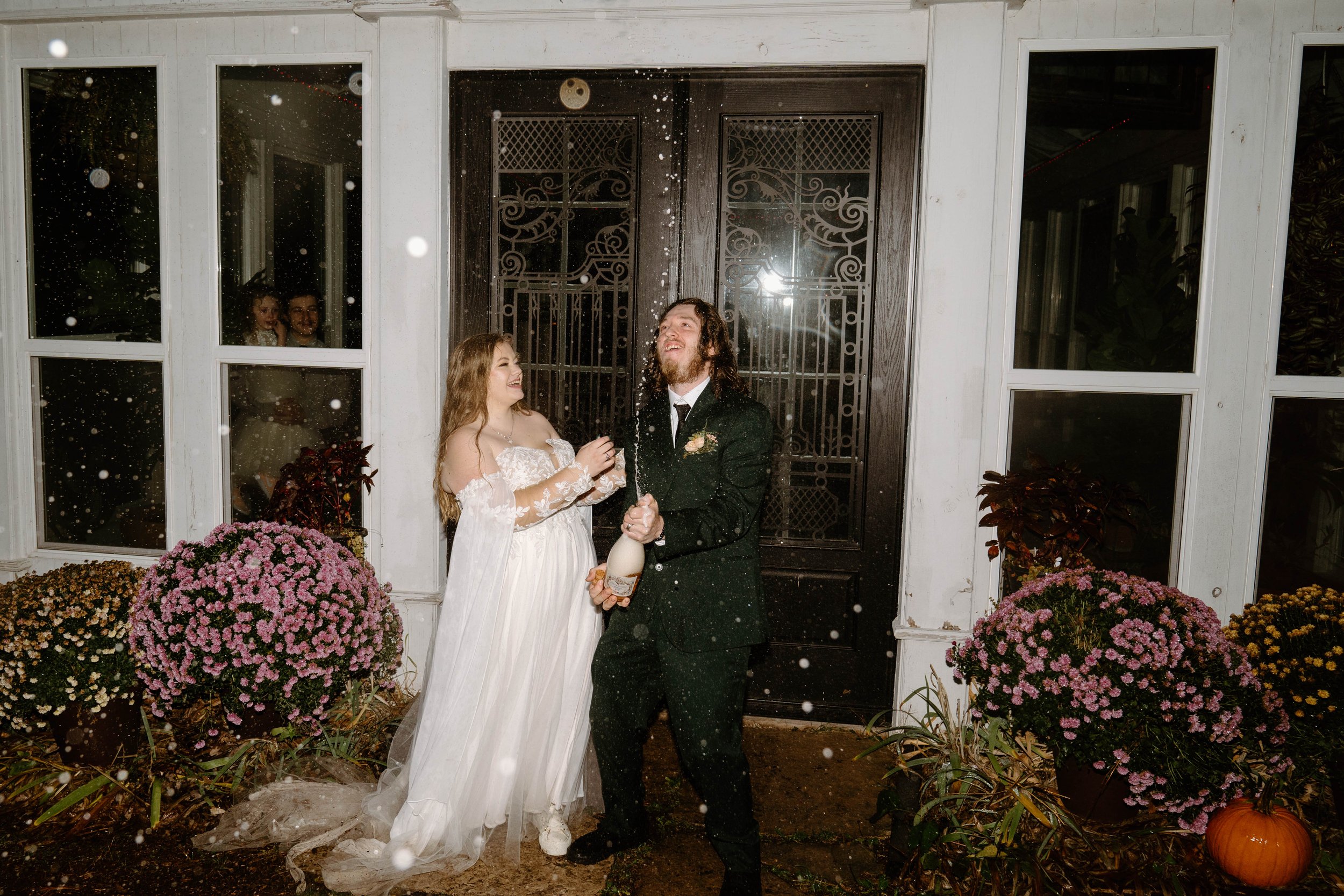 landon-hanna-elopement-iris-aisle-winterset-iowa-raelyn-ramey-photography-216.jpg
