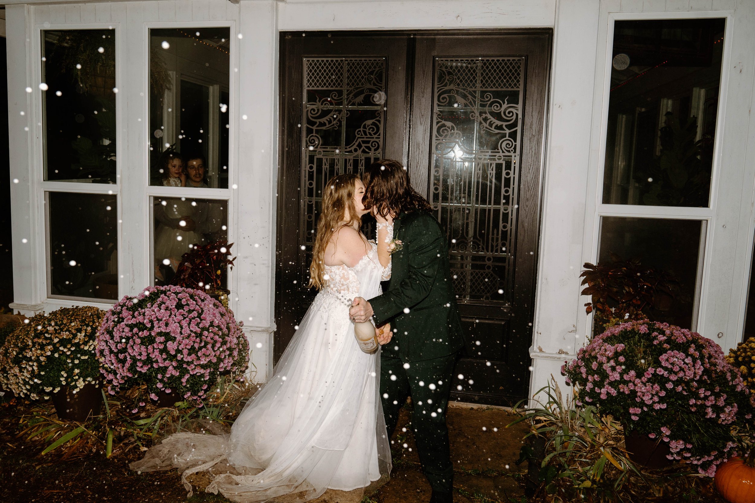 landon-hanna-elopement-iris-aisle-winterset-iowa-raelyn-ramey-photography-217.jpg
