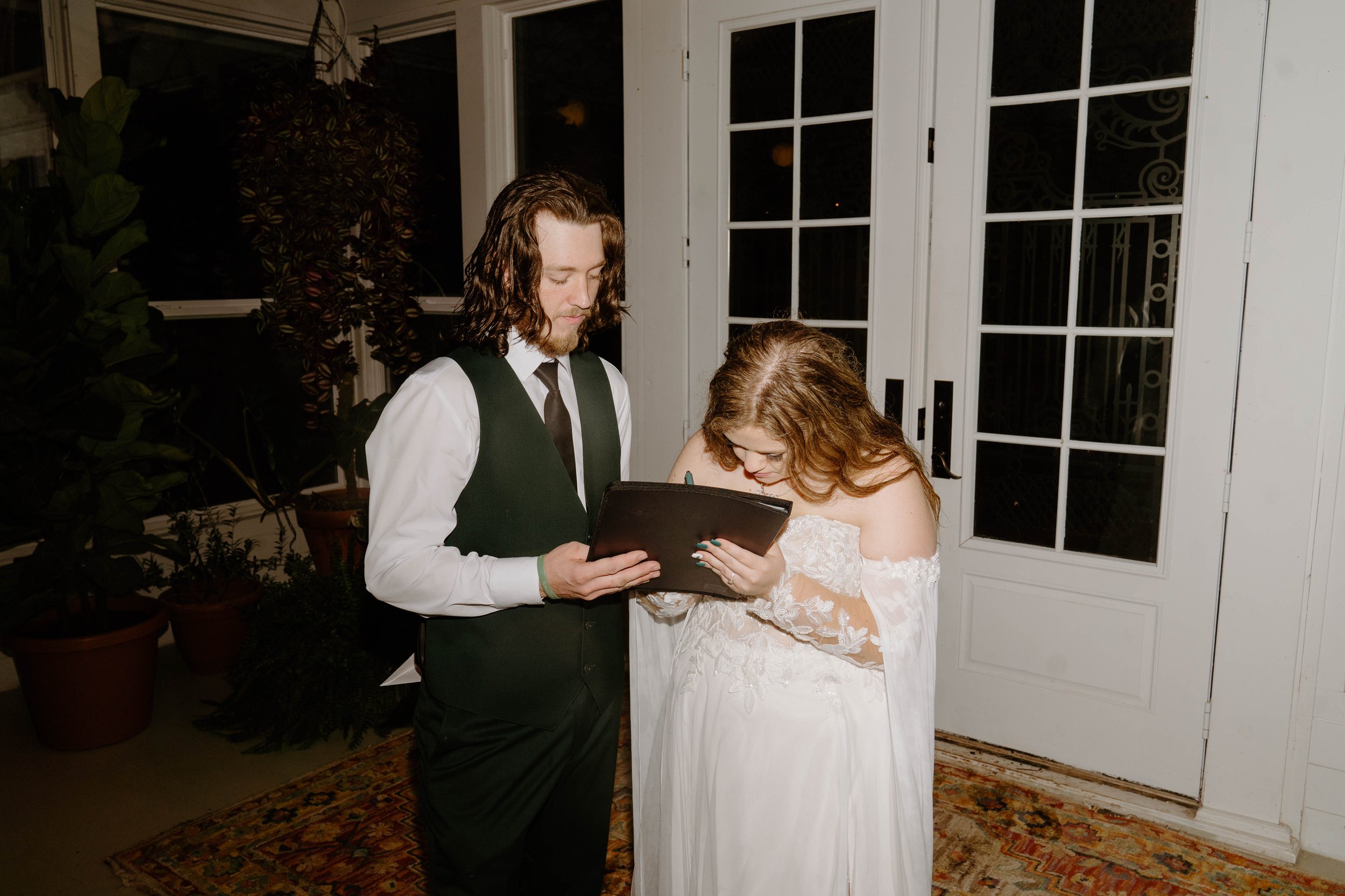 landon-hanna-elopement-iris-aisle-winterset-iowa-raelyn-ramey-photography-220.jpg