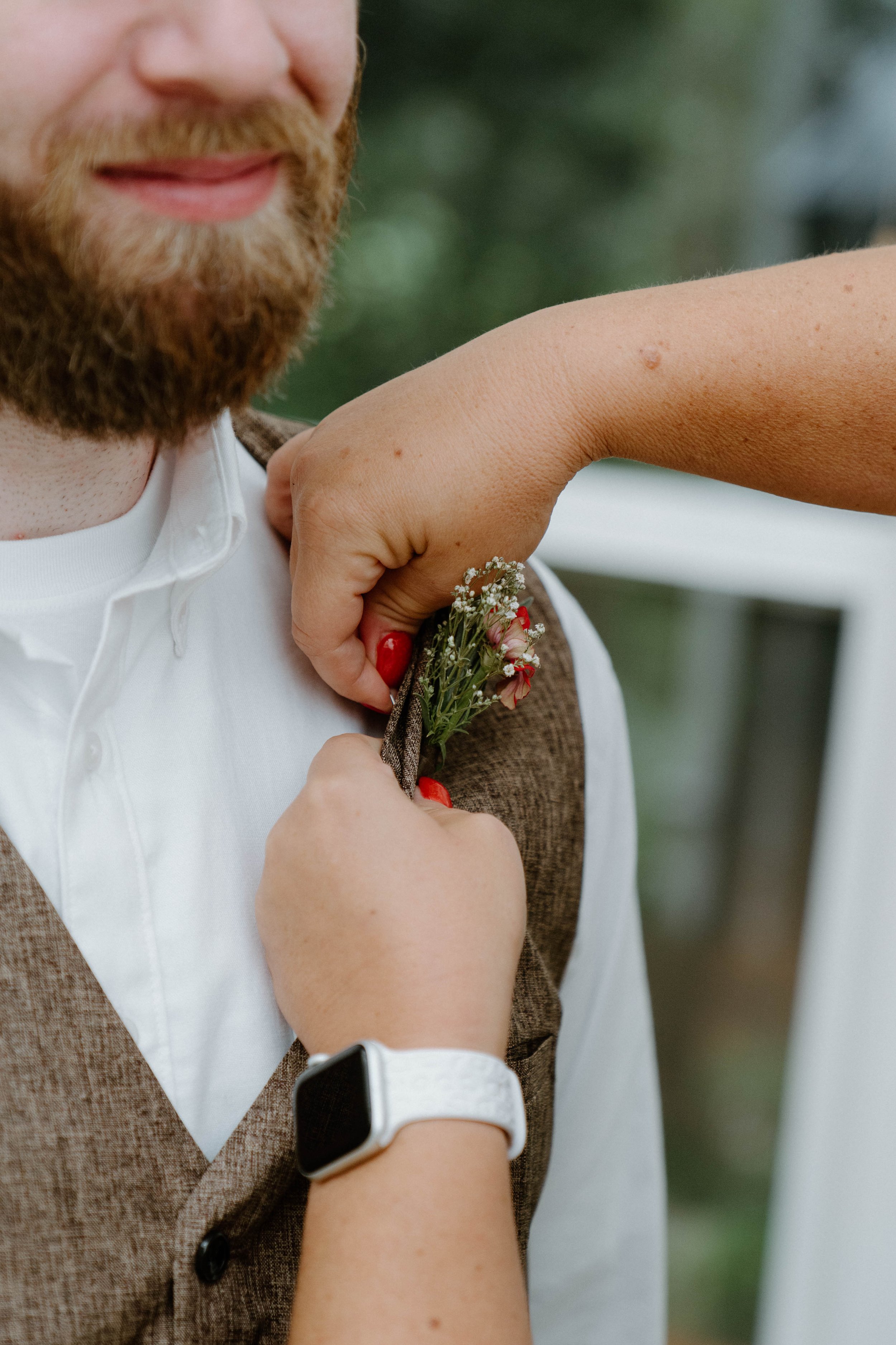 erin-matt-elopement-iris-aisle-winterset-iowa-raelyn-ramey-photography-55.jpg