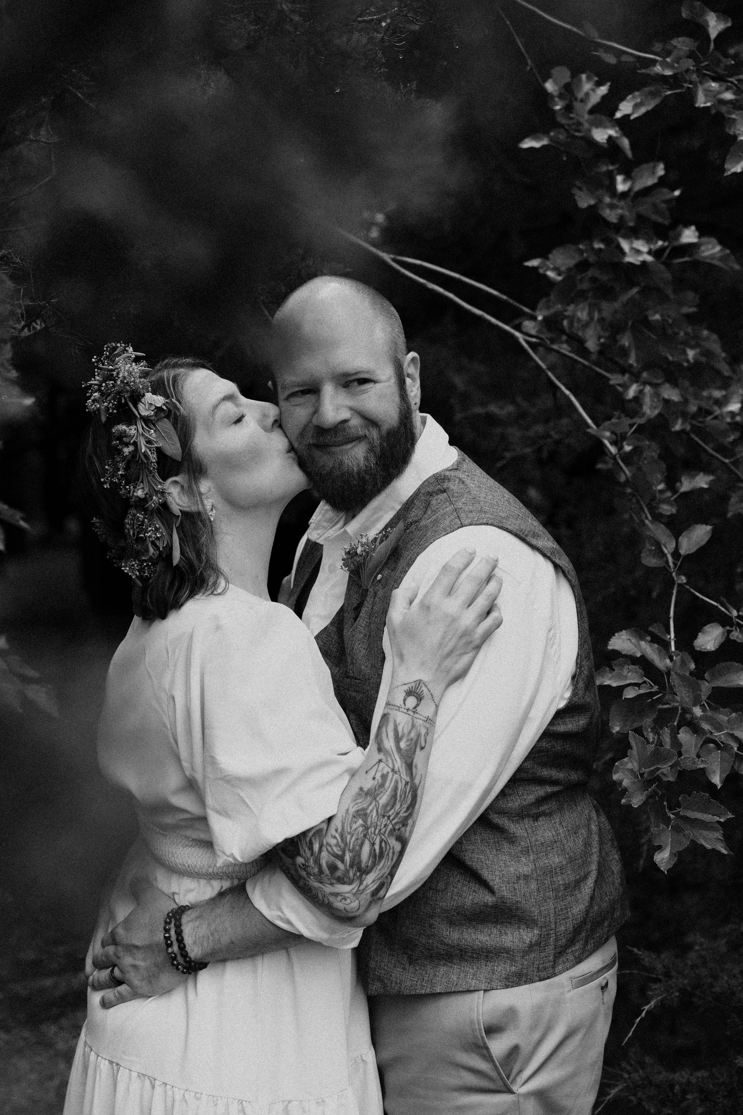 erin-matt-elopement-iris-aisle-winterset-iowa-raelyn-ramey-photography-181.jpg