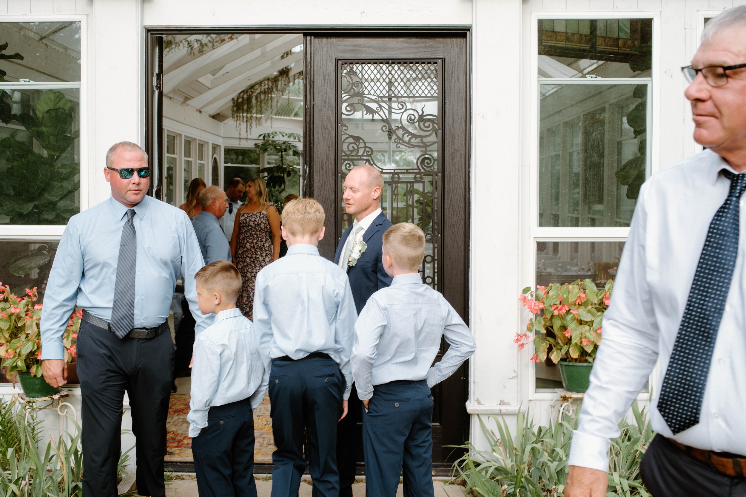 rochelle-neal-micro-wedding-iris-aisle-winterset-iowa-raelyn-ramey-photography-12.jpg