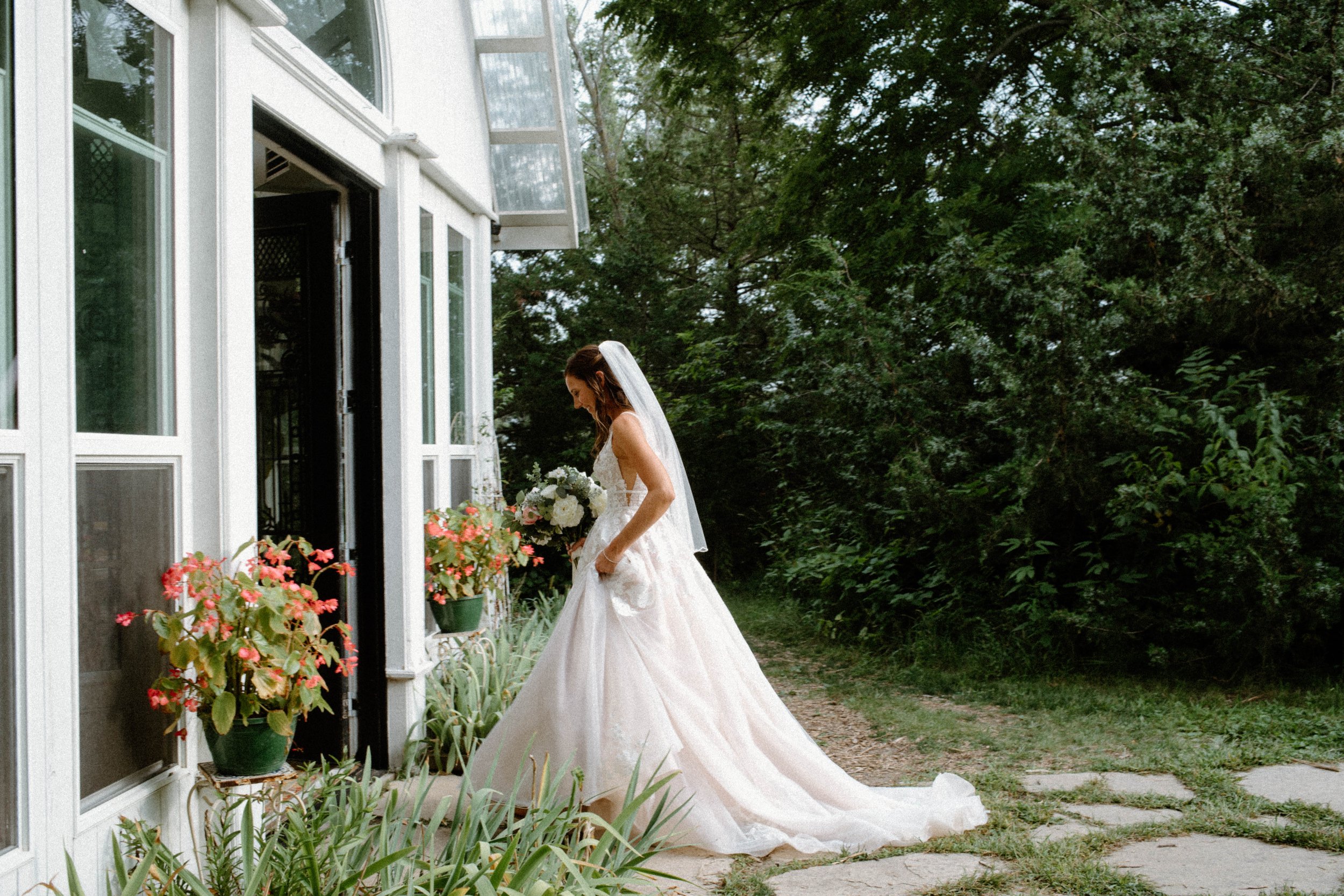 rochelle-neal-micro-wedding-iris-aisle-winterset-iowa-raelyn-ramey-photography-30.jpg
