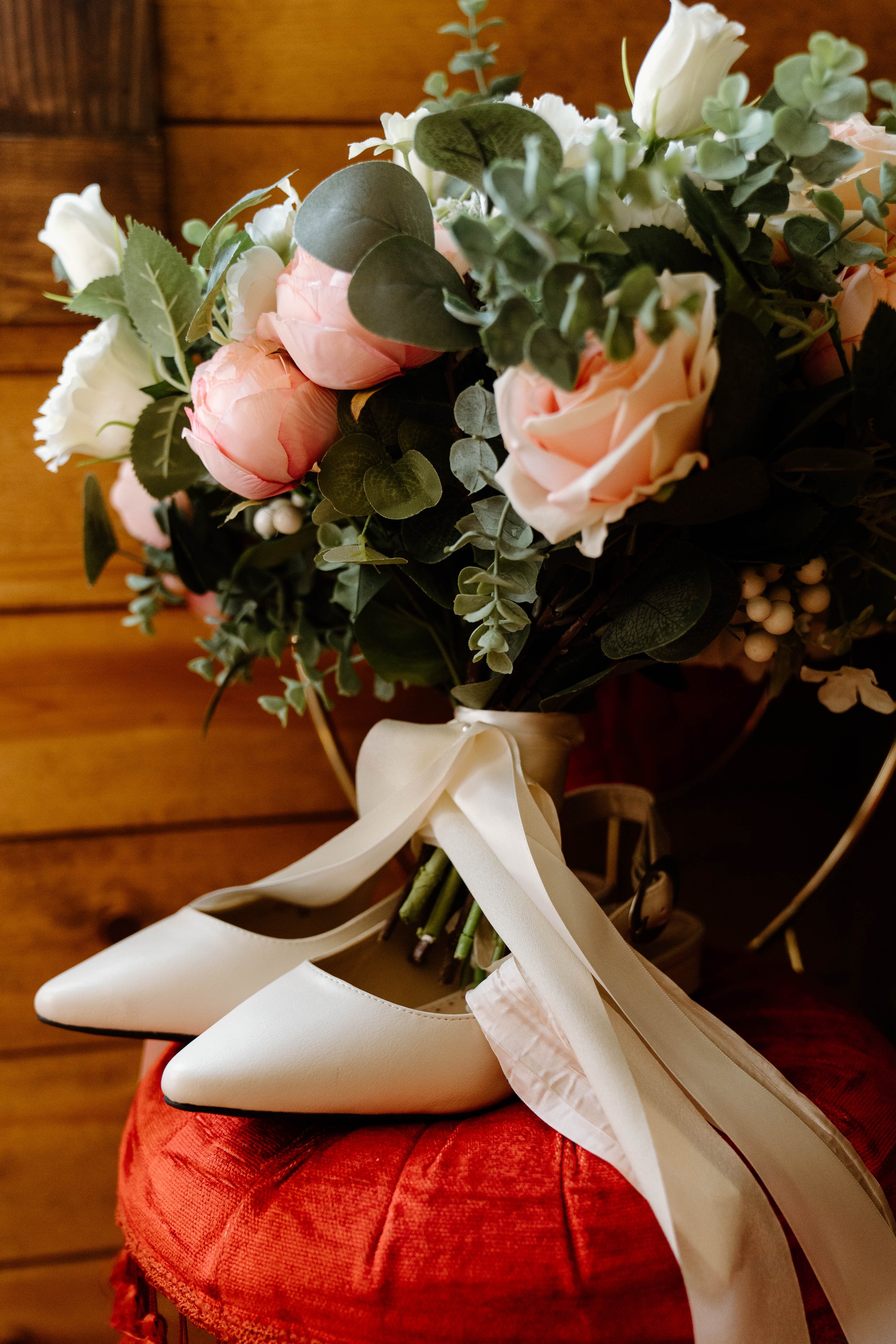 rochelle-neal-micro-wedding-iris-aisle-winterset-iowa-raelyn-ramey-photography-67.jpg