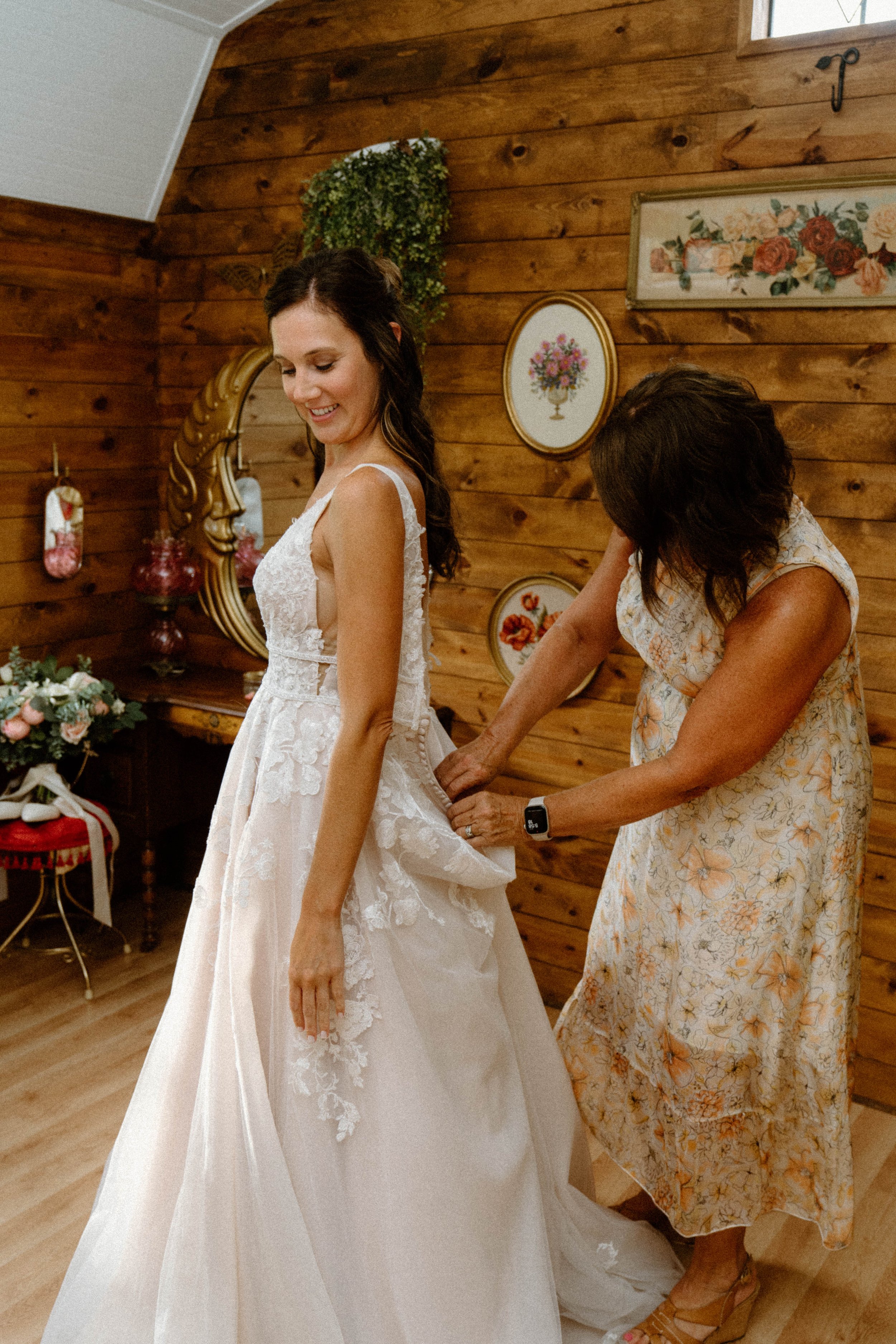 rochelle-neal-micro-wedding-iris-aisle-winterset-iowa-raelyn-ramey-photography-73.jpg