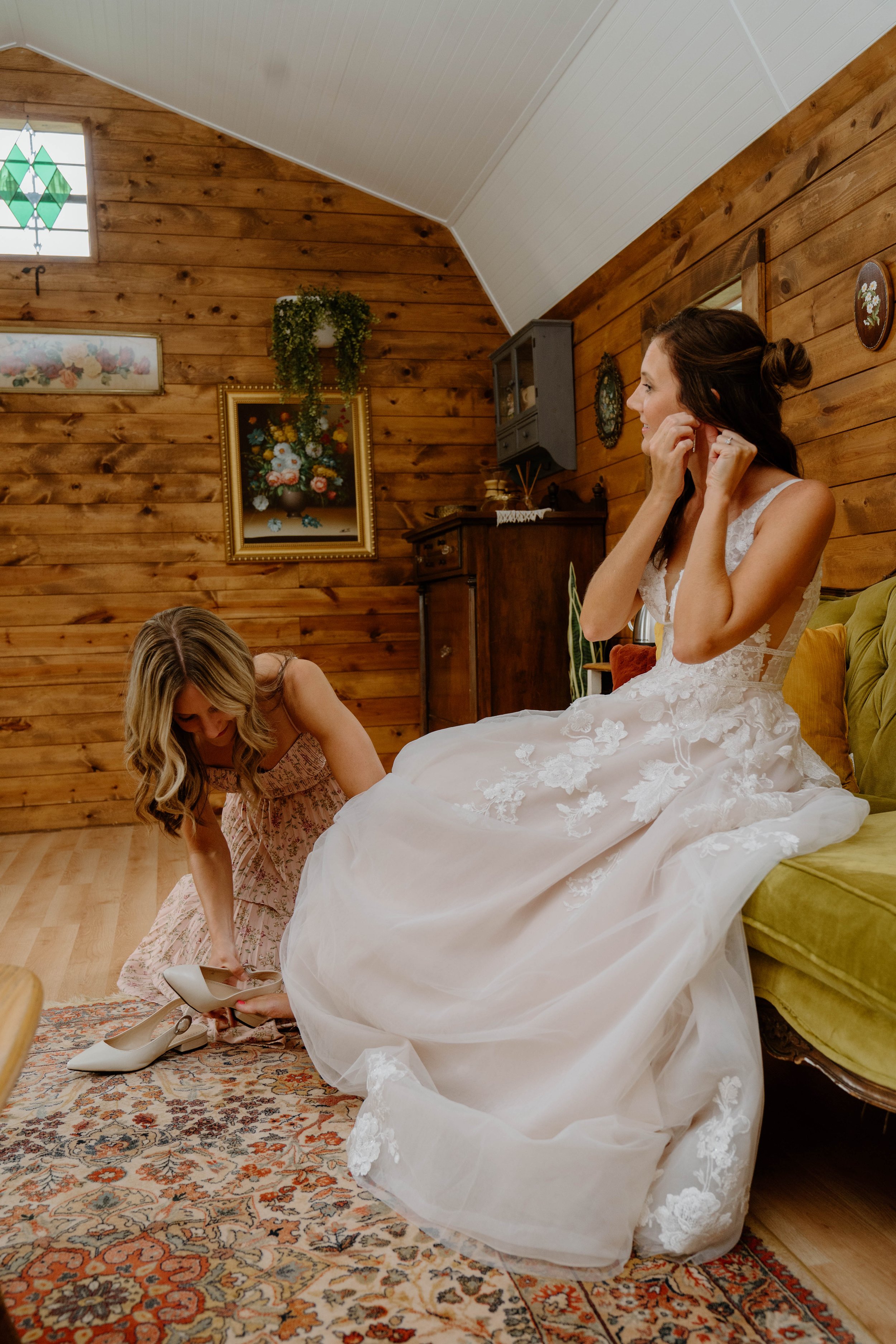 rochelle-neal-micro-wedding-iris-aisle-winterset-iowa-raelyn-ramey-photography-81.jpg