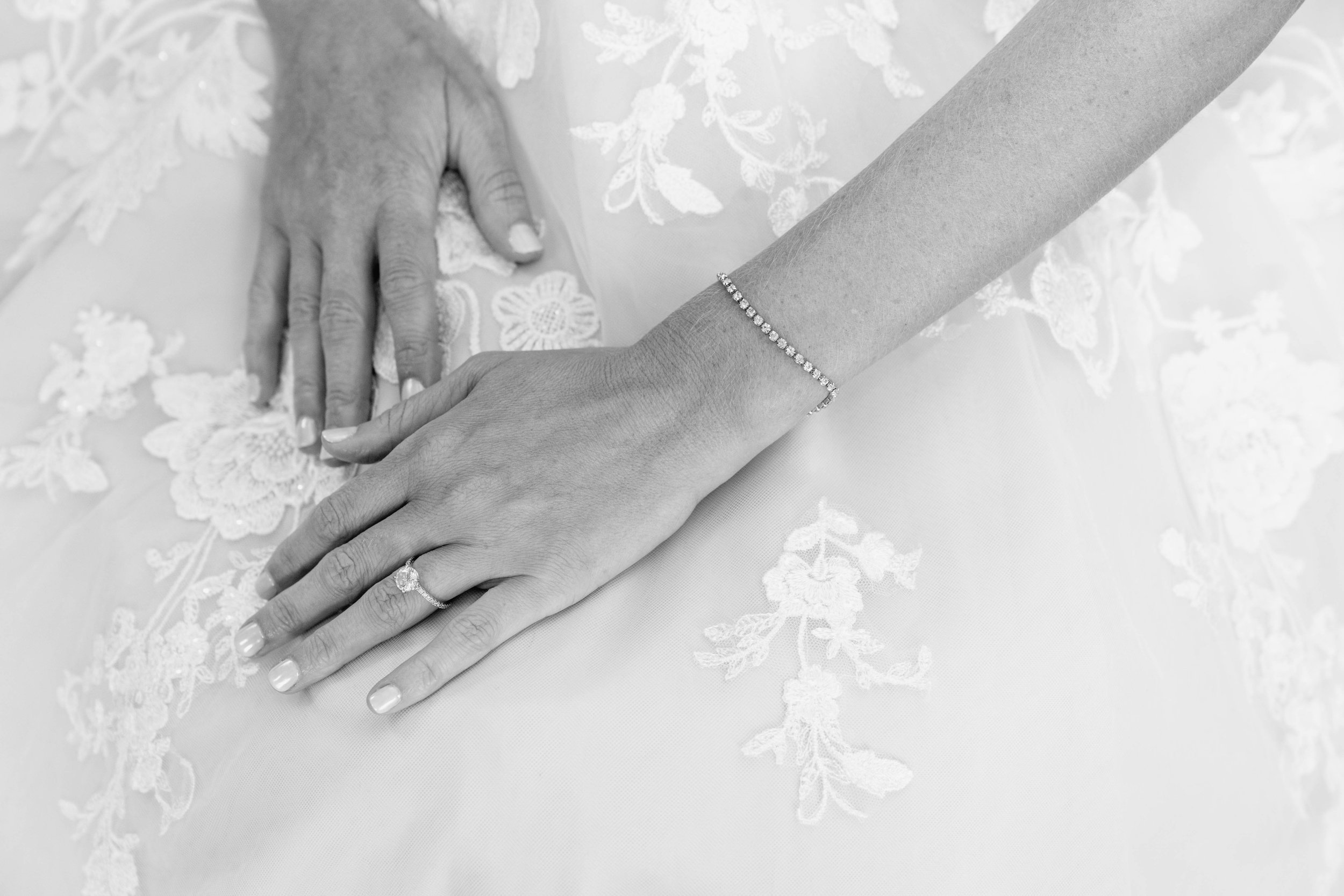 rochelle-neal-micro-wedding-iris-aisle-winterset-iowa-raelyn-ramey-photography-85.jpg