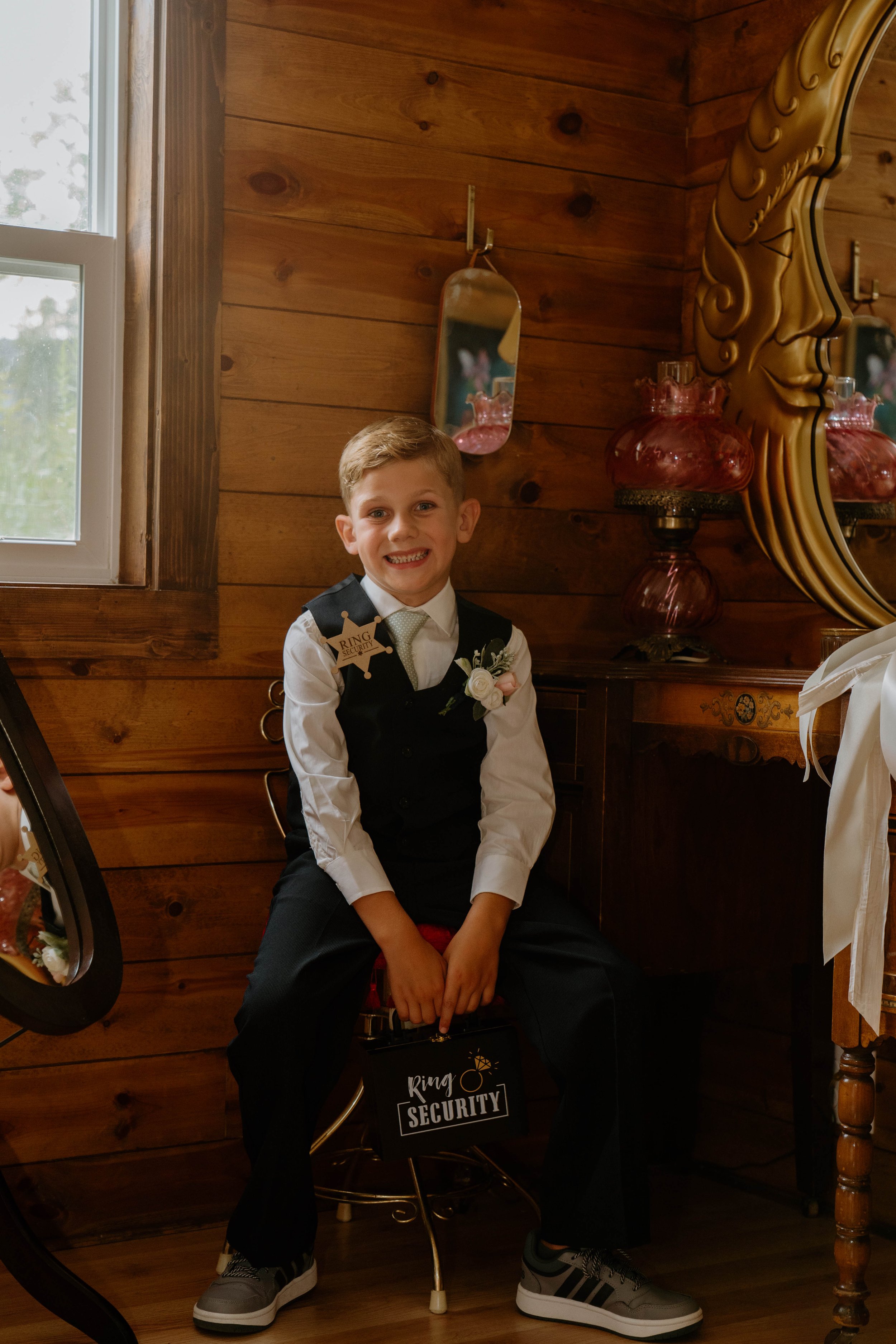 rochelle-neal-micro-wedding-iris-aisle-winterset-iowa-raelyn-ramey-photography-95.jpg