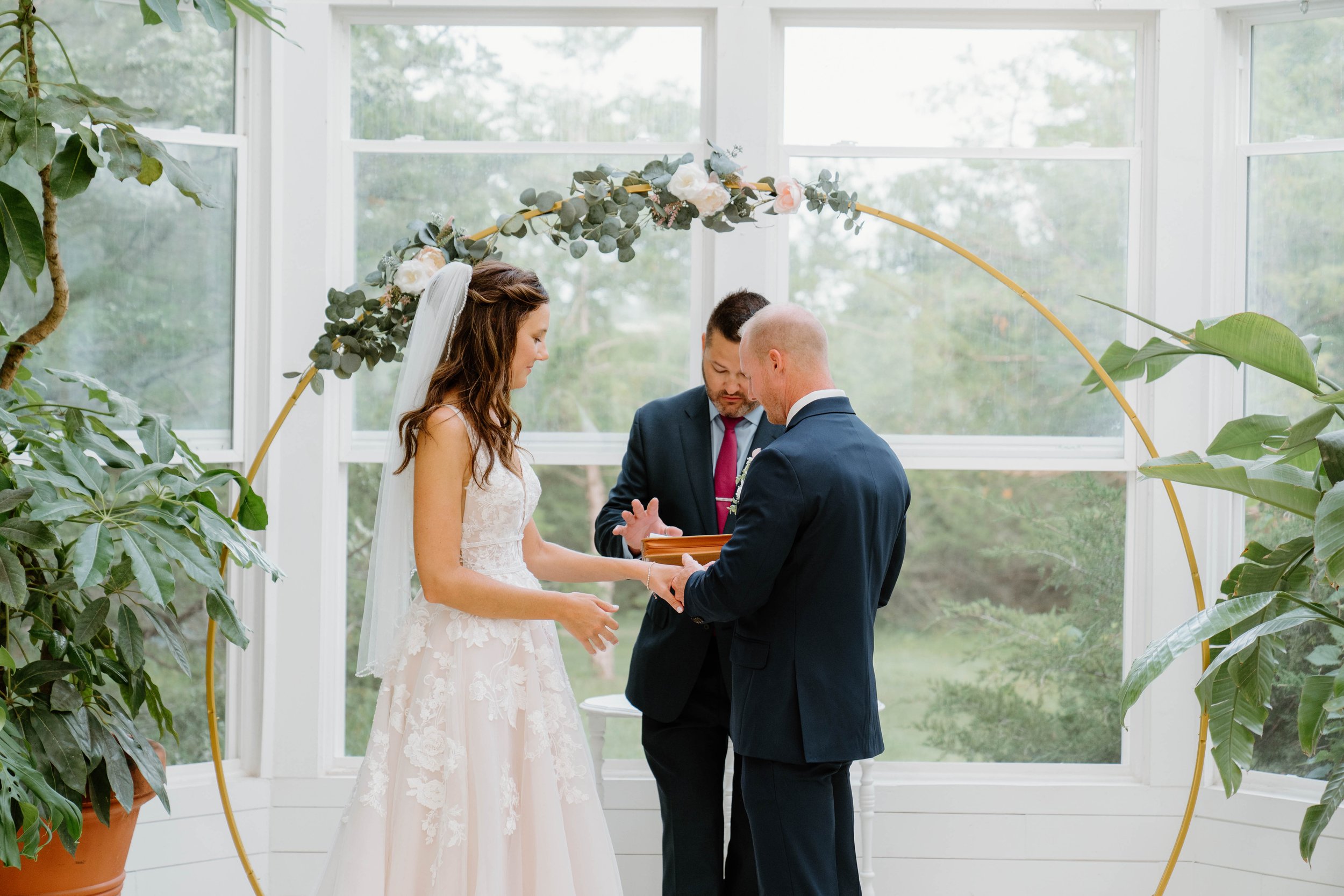 rochelle-neal-micro-wedding-iris-aisle-winterset-iowa-raelyn-ramey-photography-133.jpg