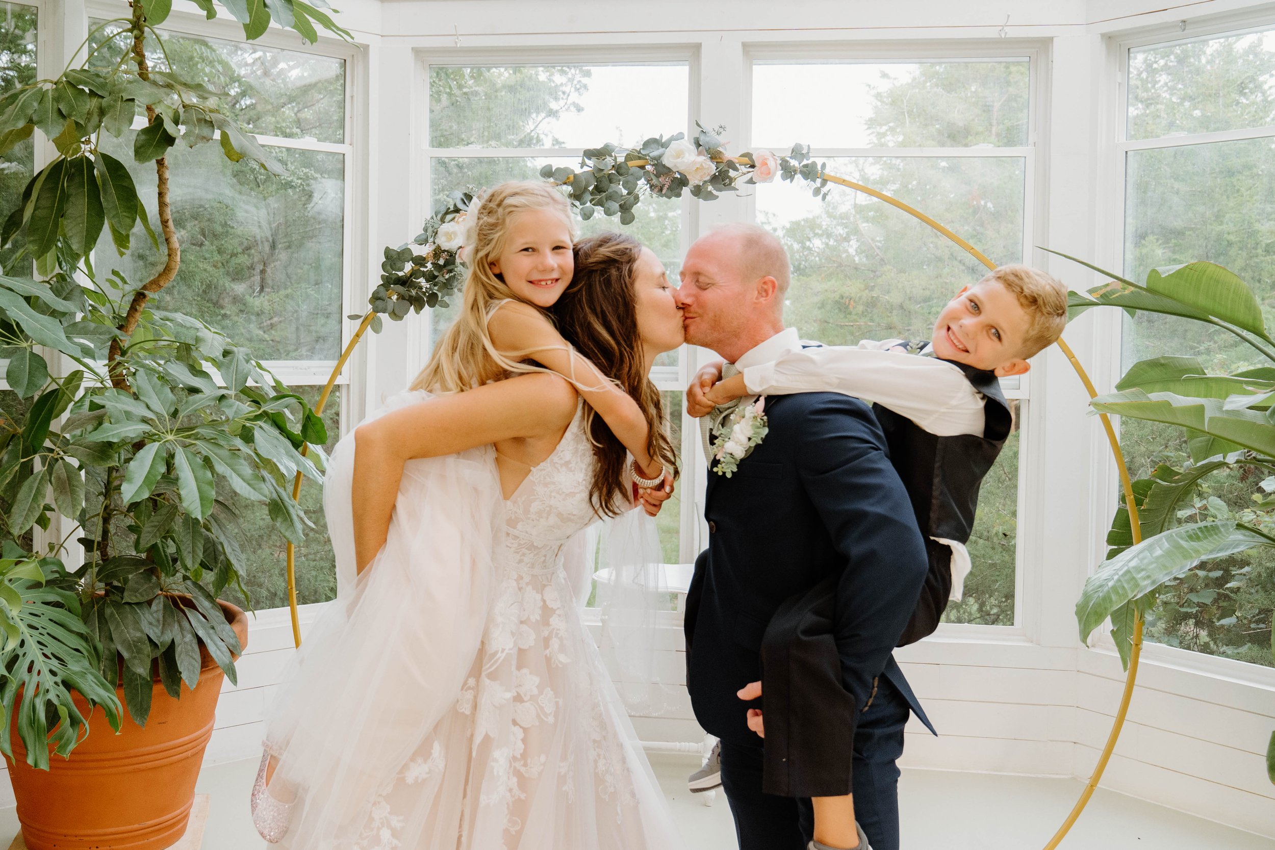 rochelle-neal-micro-wedding-iris-aisle-winterset-iowa-raelyn-ramey-photography-161.jpg